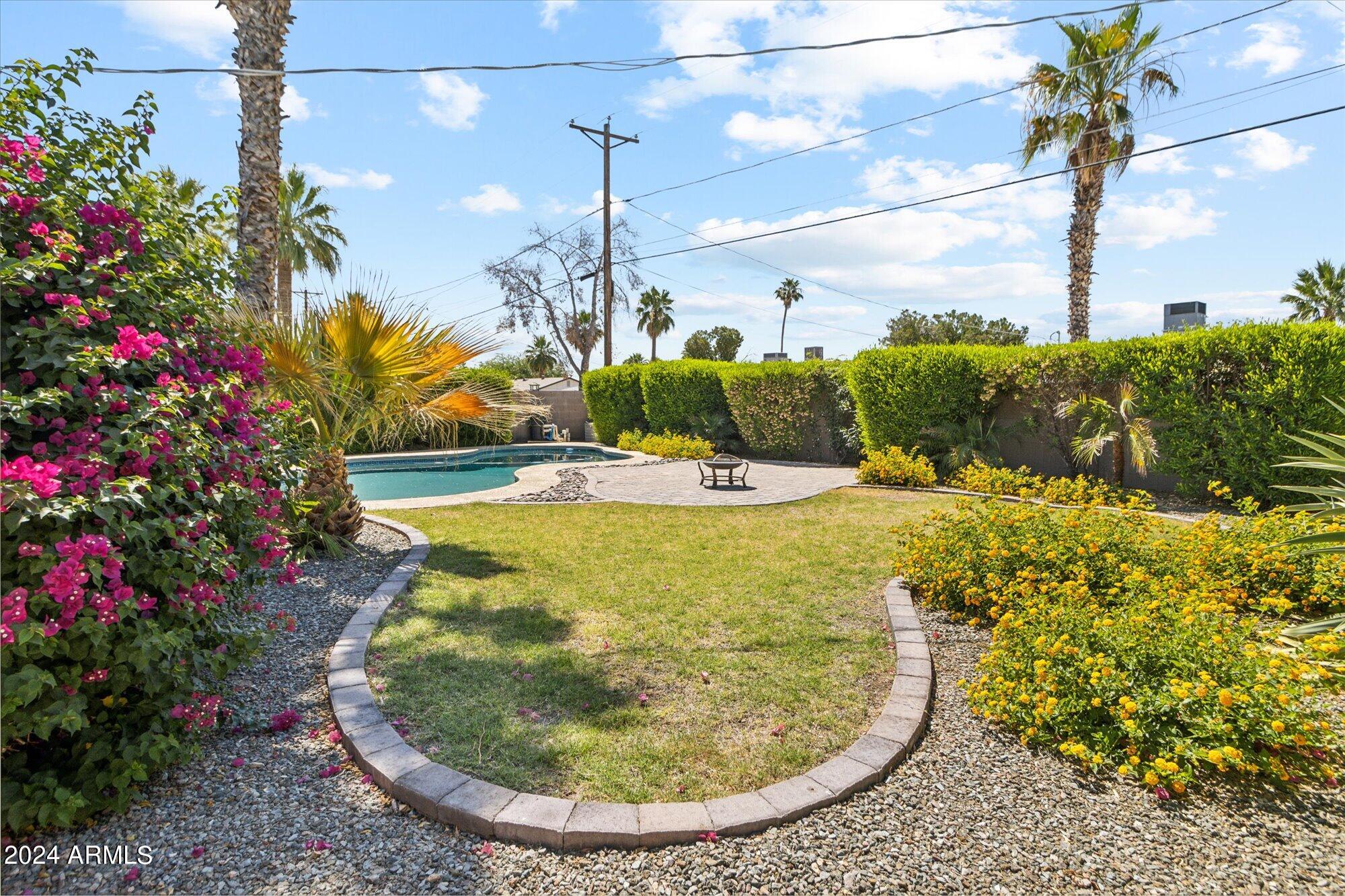 6819 E LOMA LAND Drive