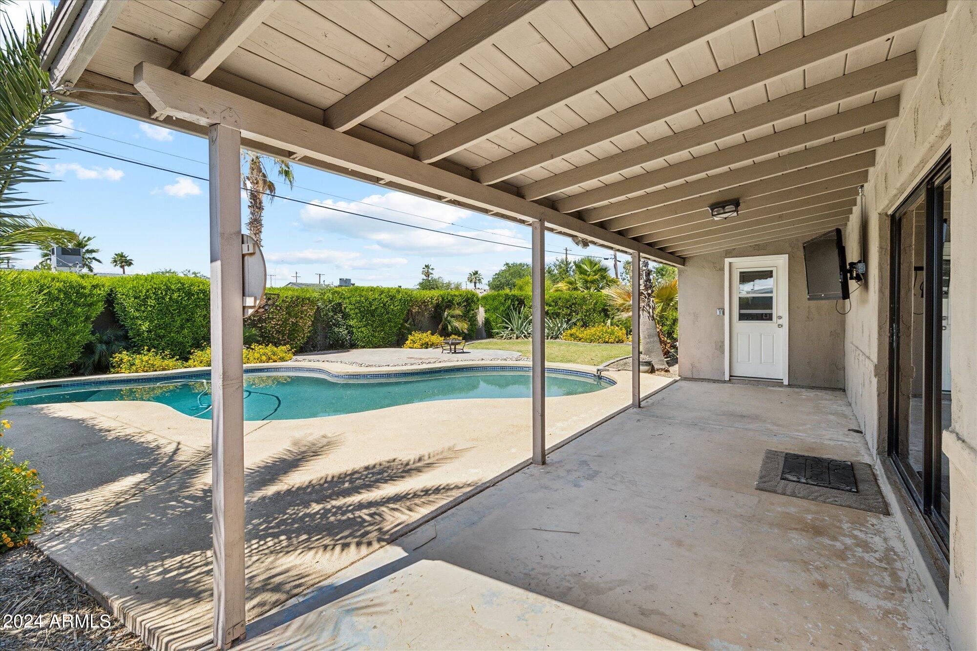 6819 E LOMA LAND Drive