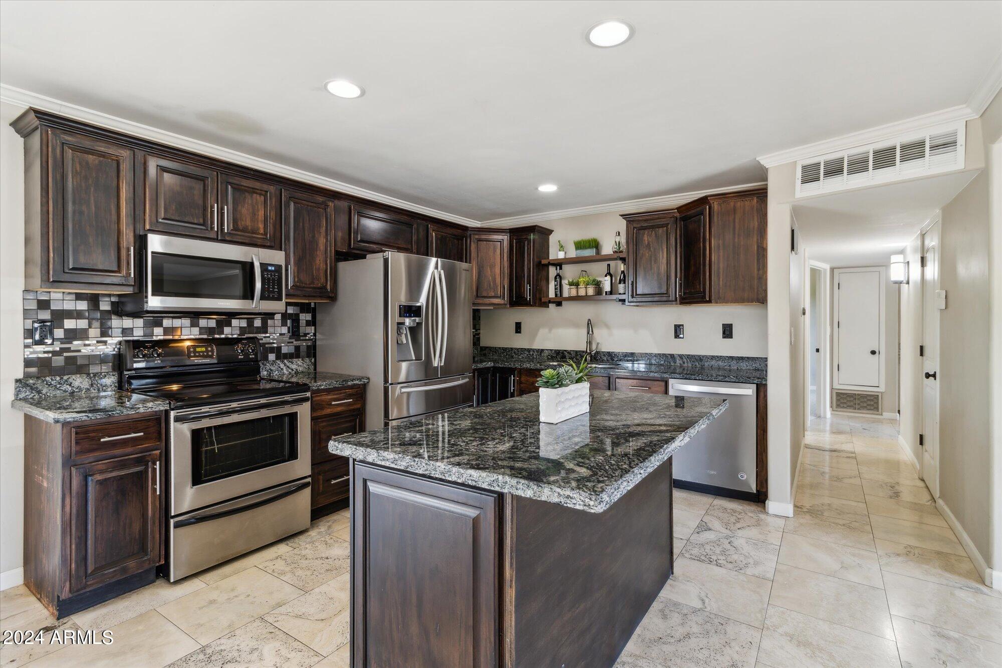 6819 E LOMA LAND Drive