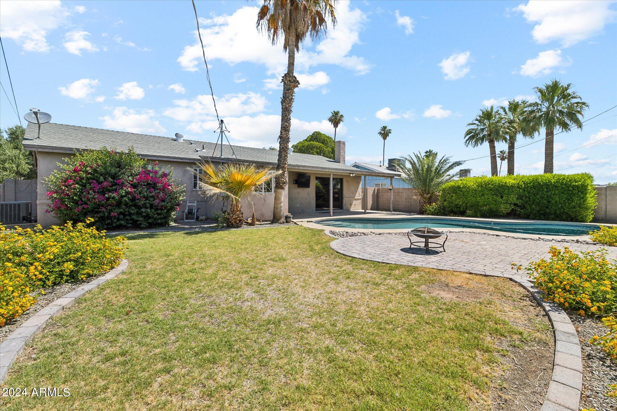 6819 E LOMA LAND Drive