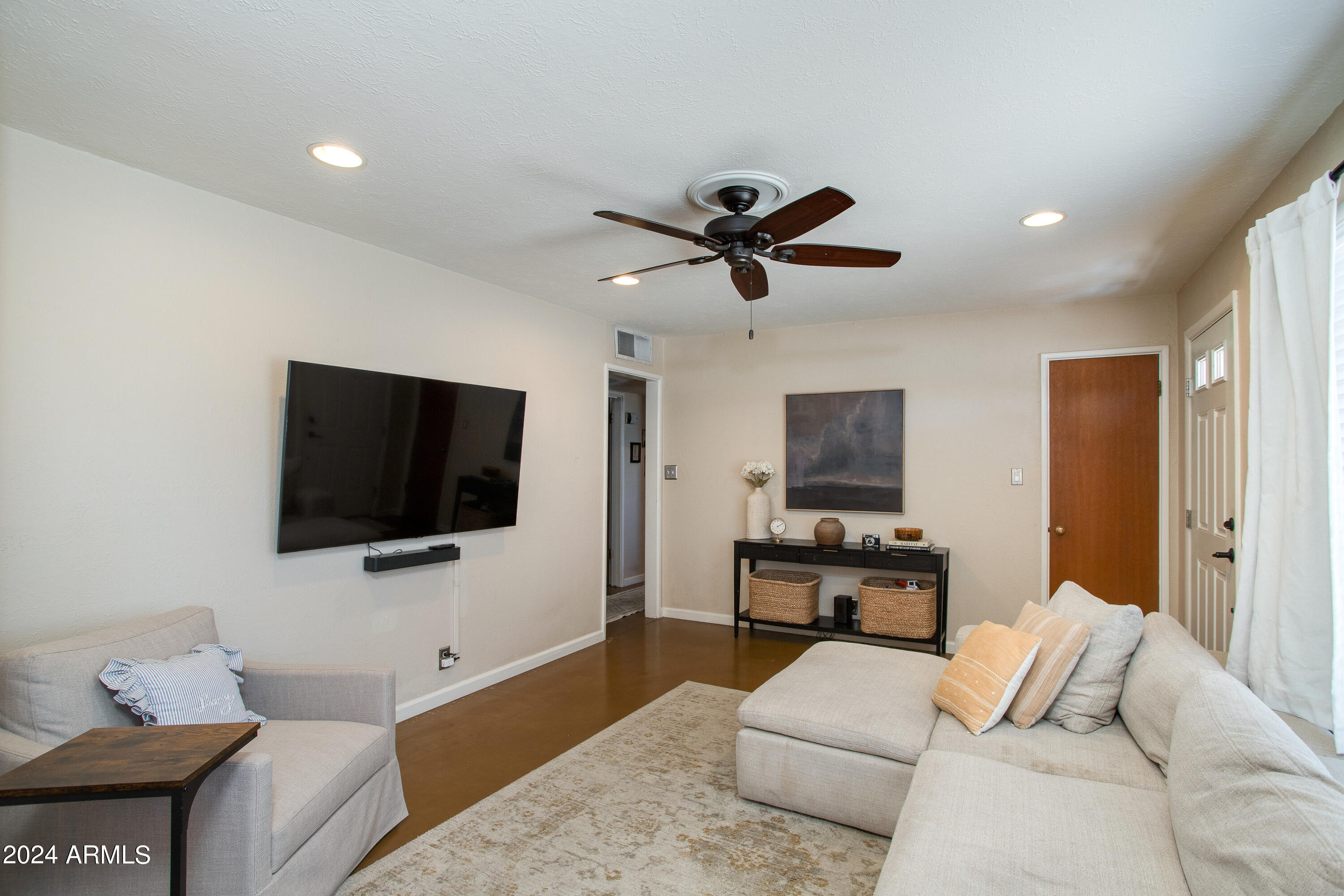 506 E BUTLER Drive
