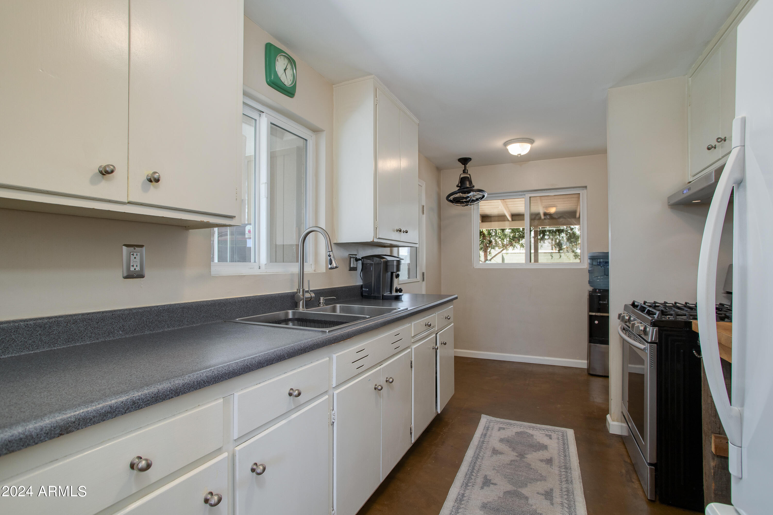 506 E BUTLER Drive