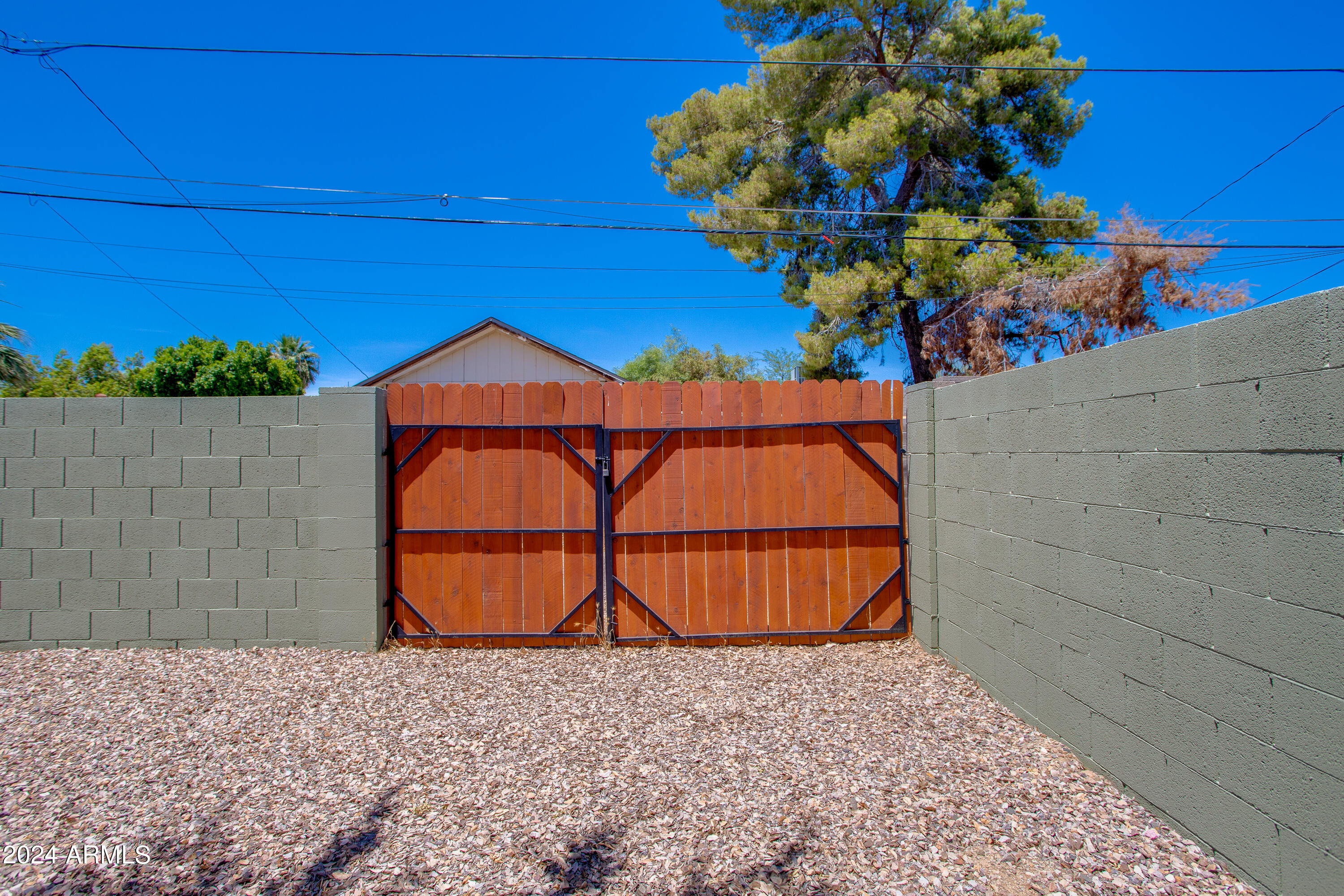 506 E BUTLER Drive
