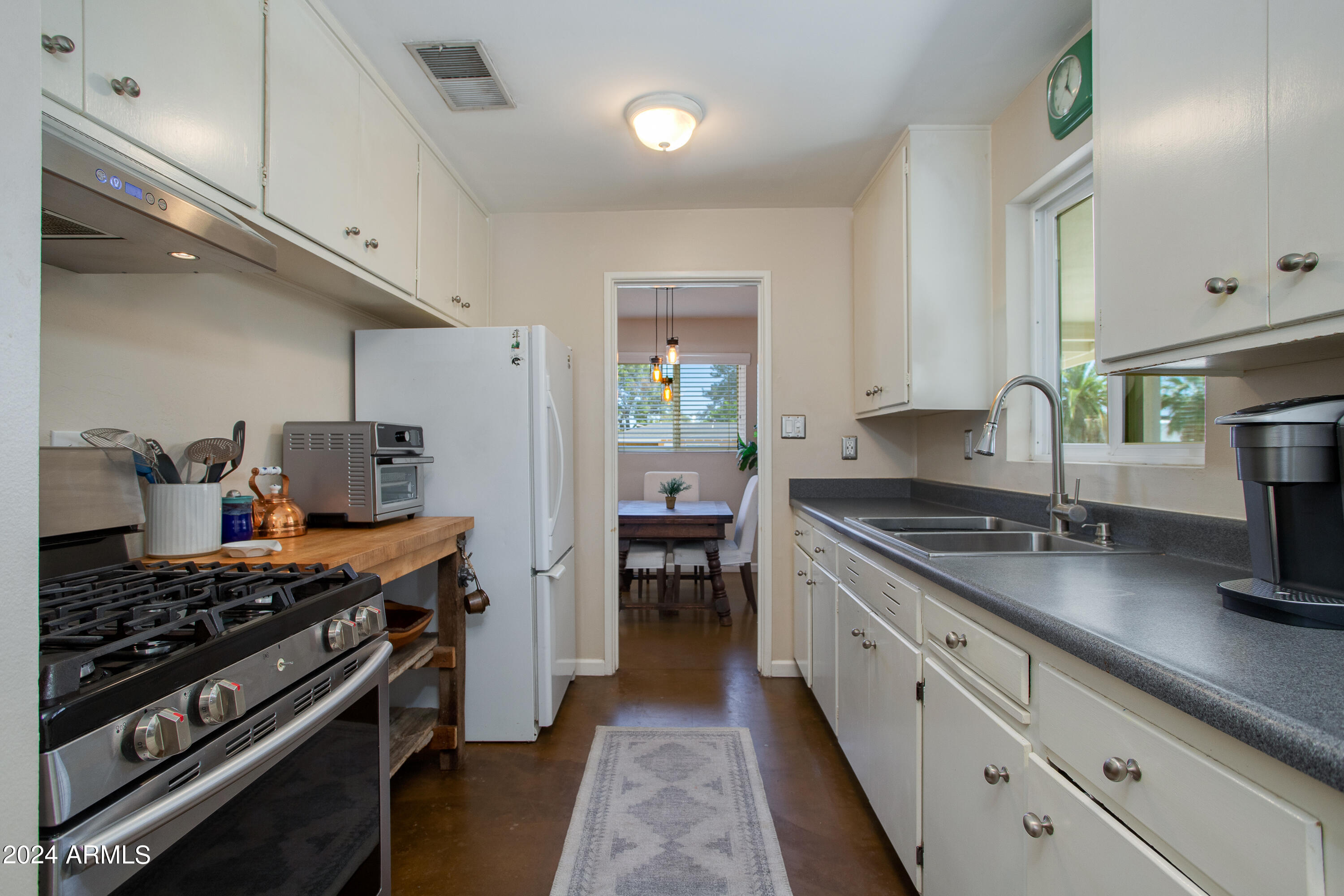 506 E BUTLER Drive