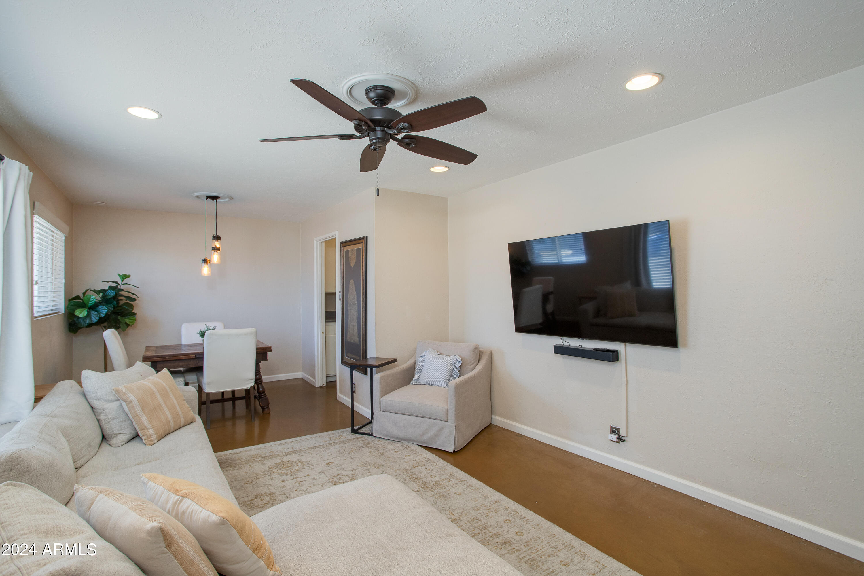 506 E BUTLER Drive
