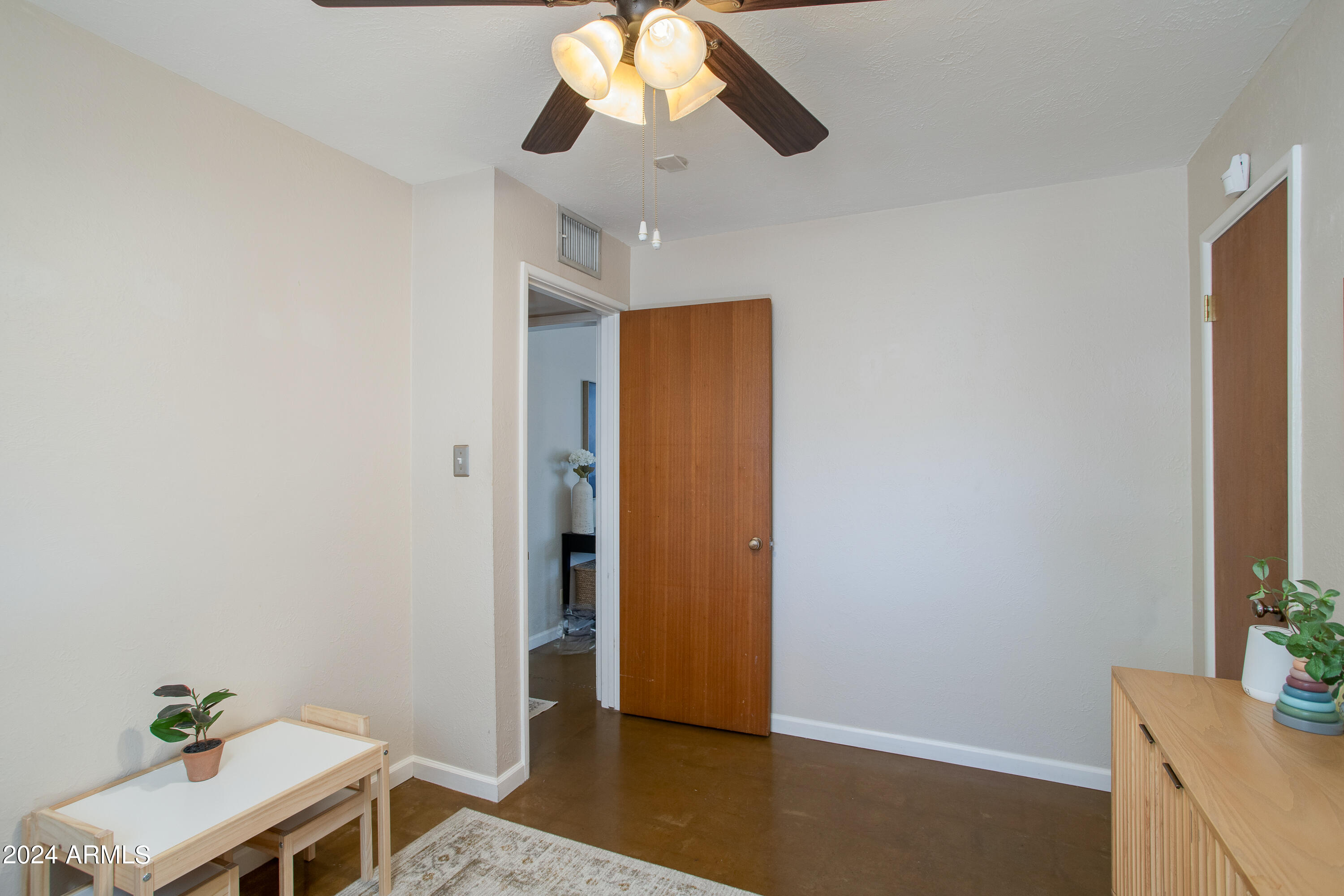 506 E BUTLER Drive