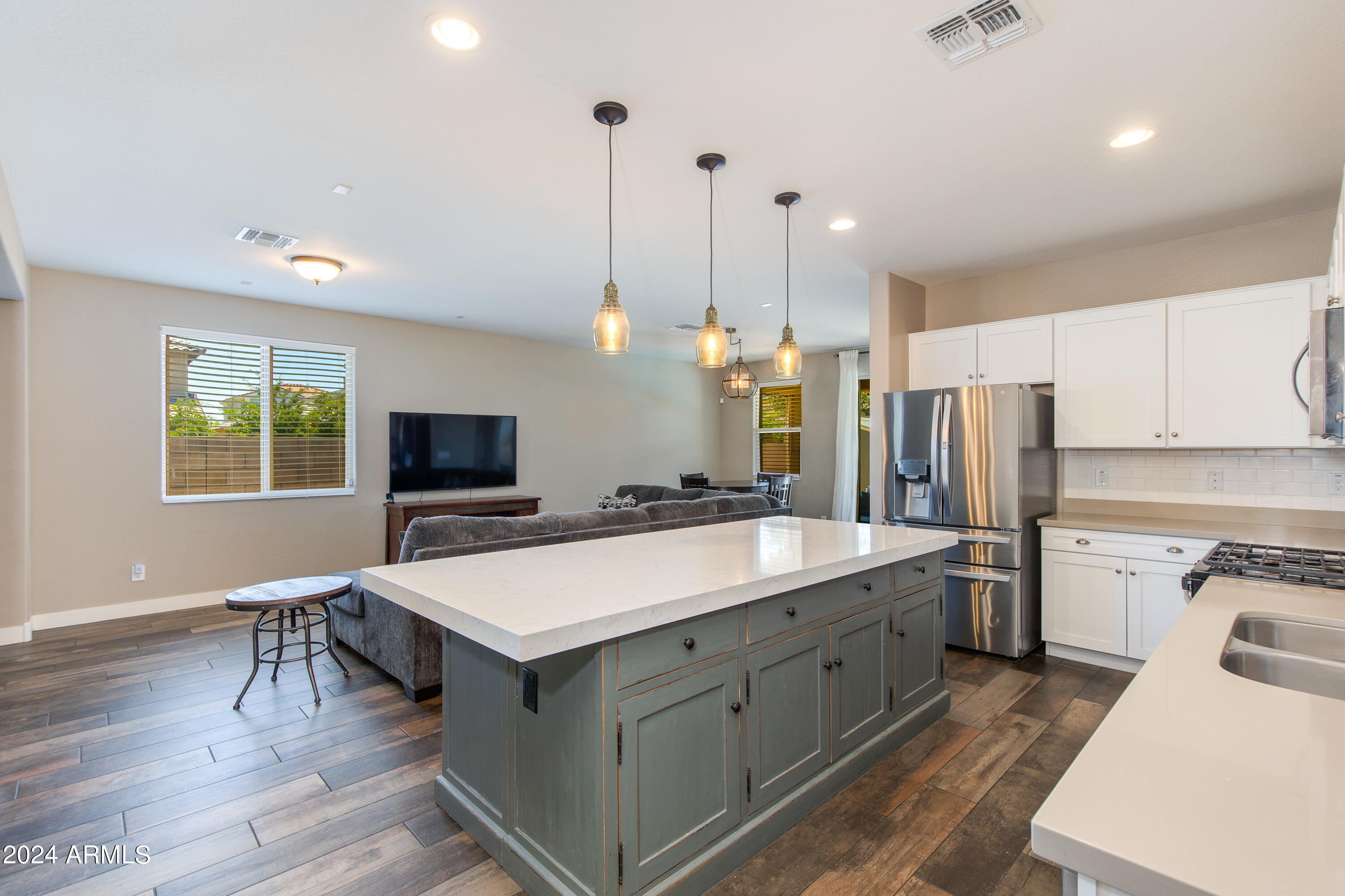 3713 E SOPHIE Lane