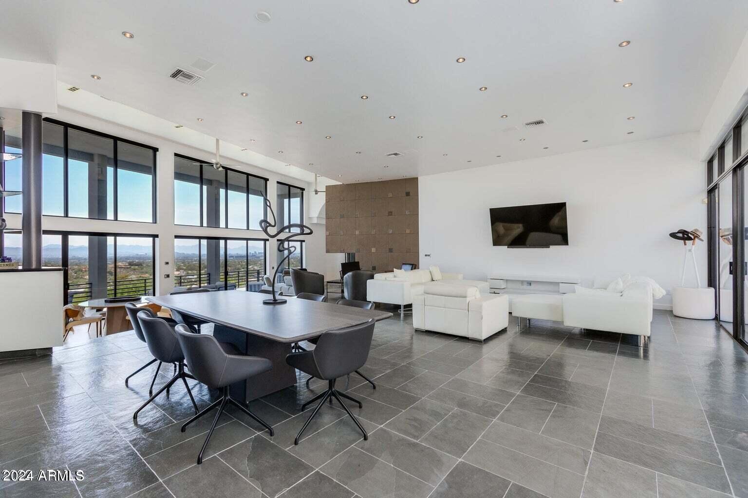 4228 E Highlands Drive