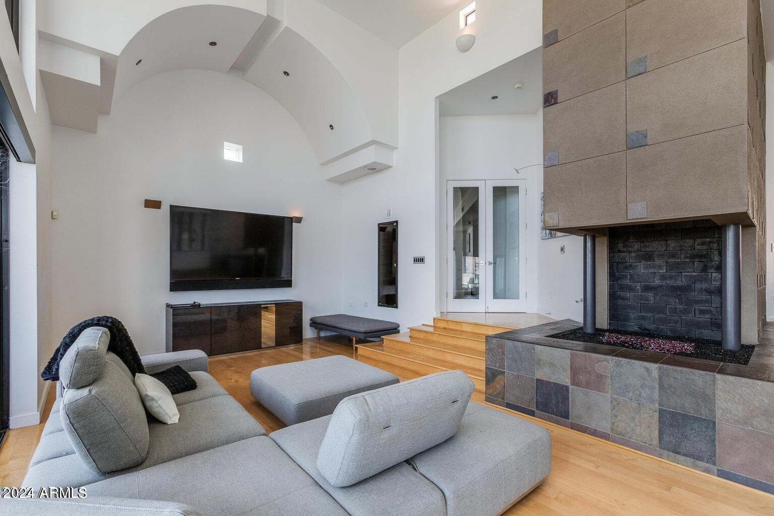 4228 E Highlands Drive