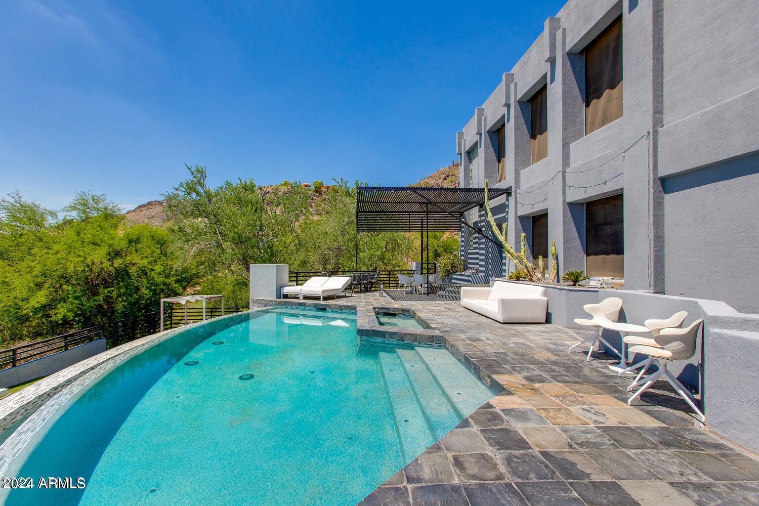 4228 E Highlands Drive