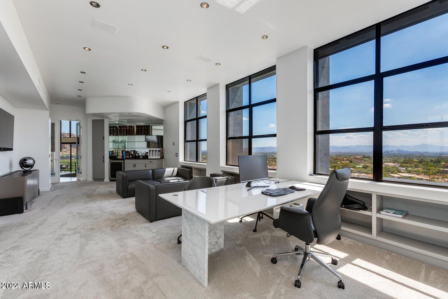 4228 E Highlands Drive