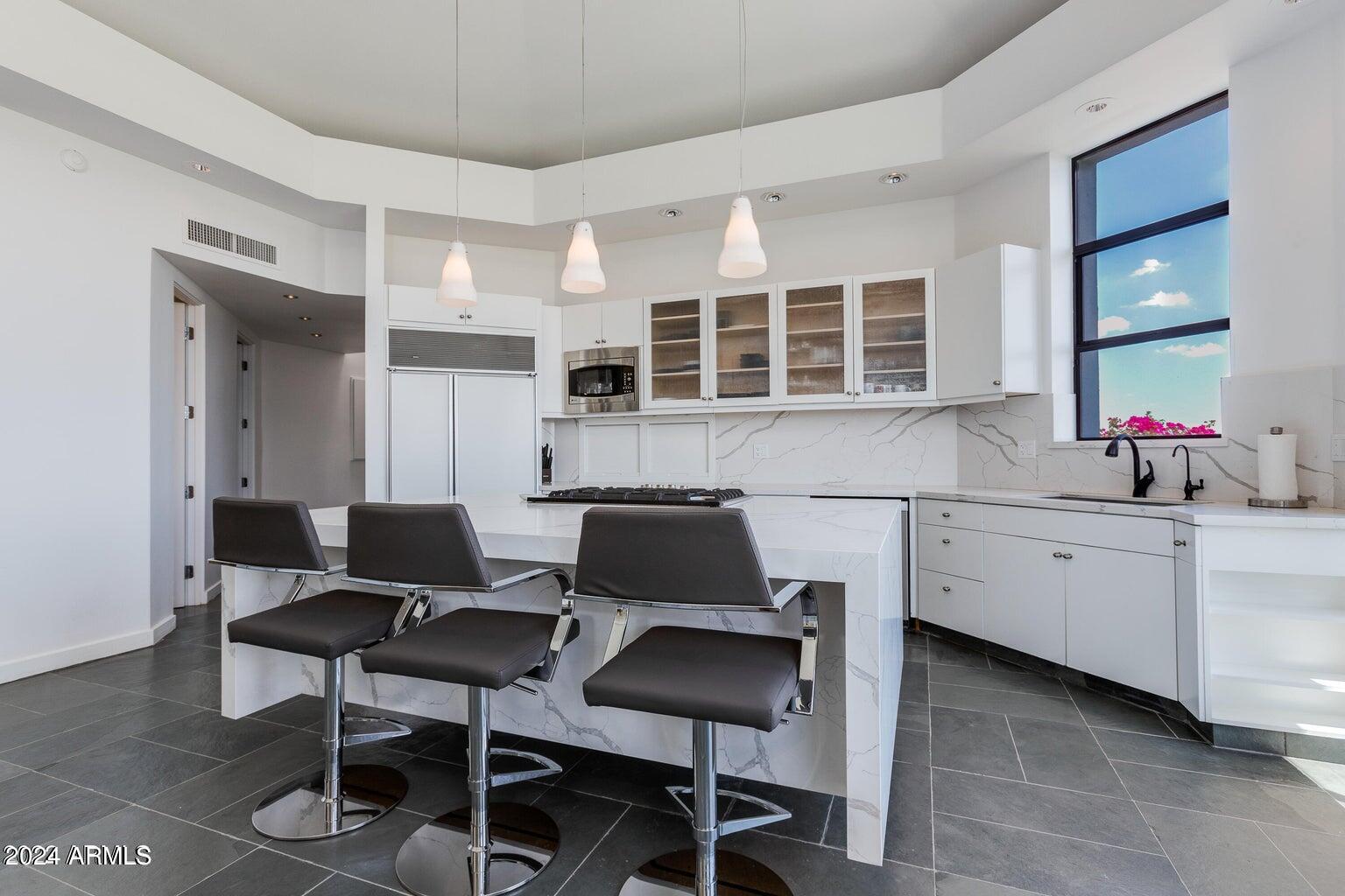 4228 E Highlands Drive