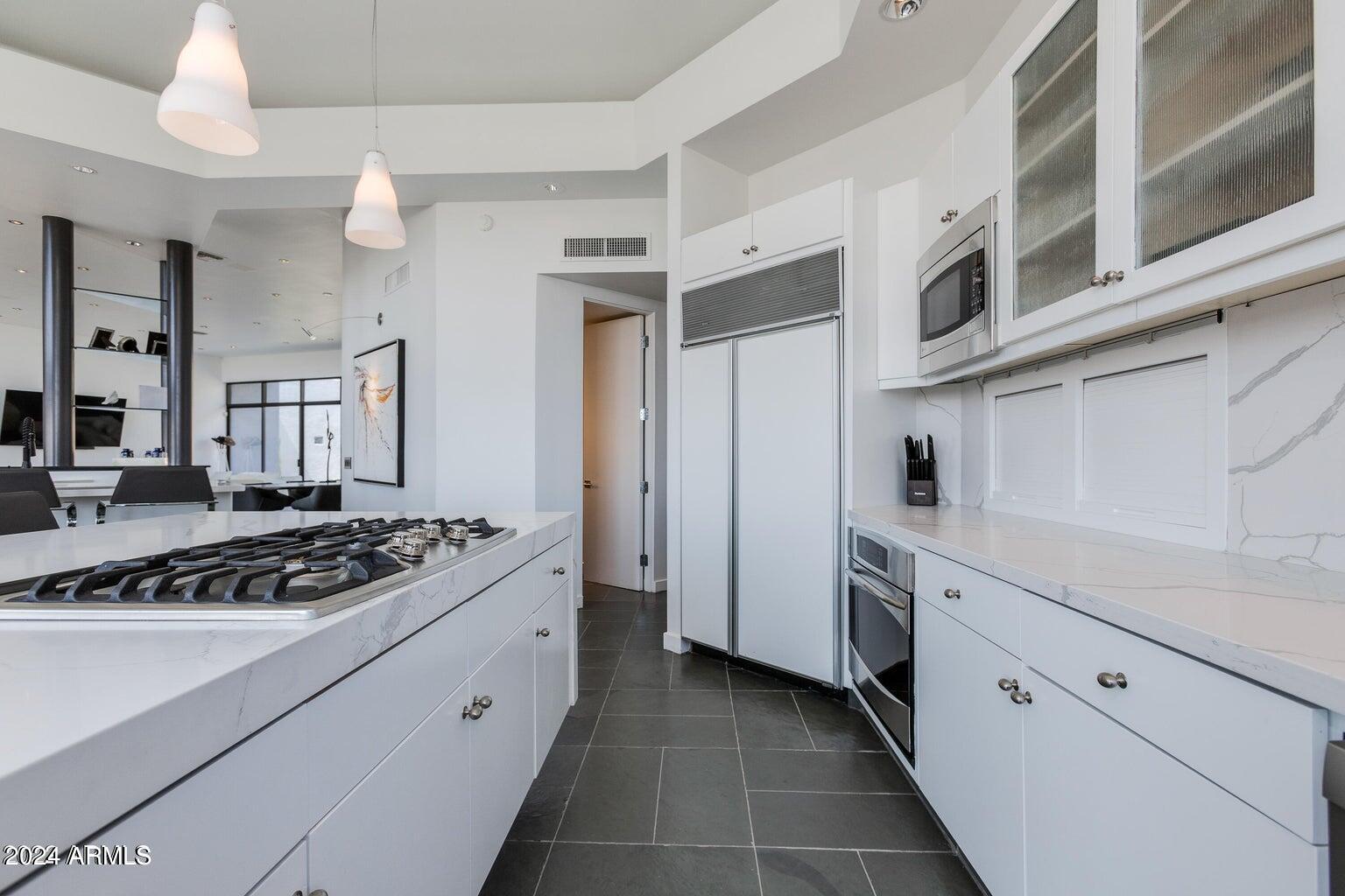 4228 E Highlands Drive