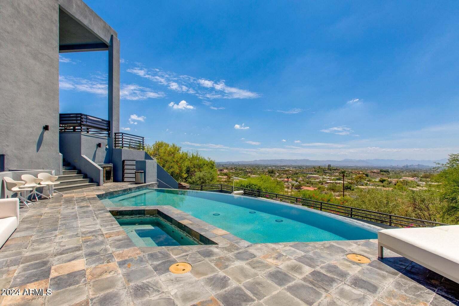 4228 E Highlands Drive