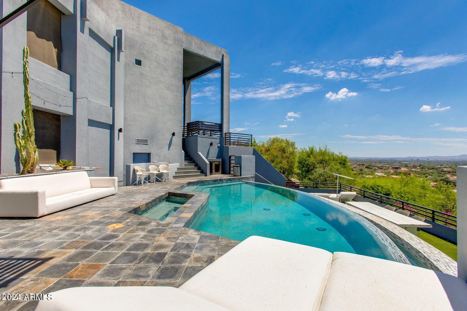 4228 E Highlands Drive