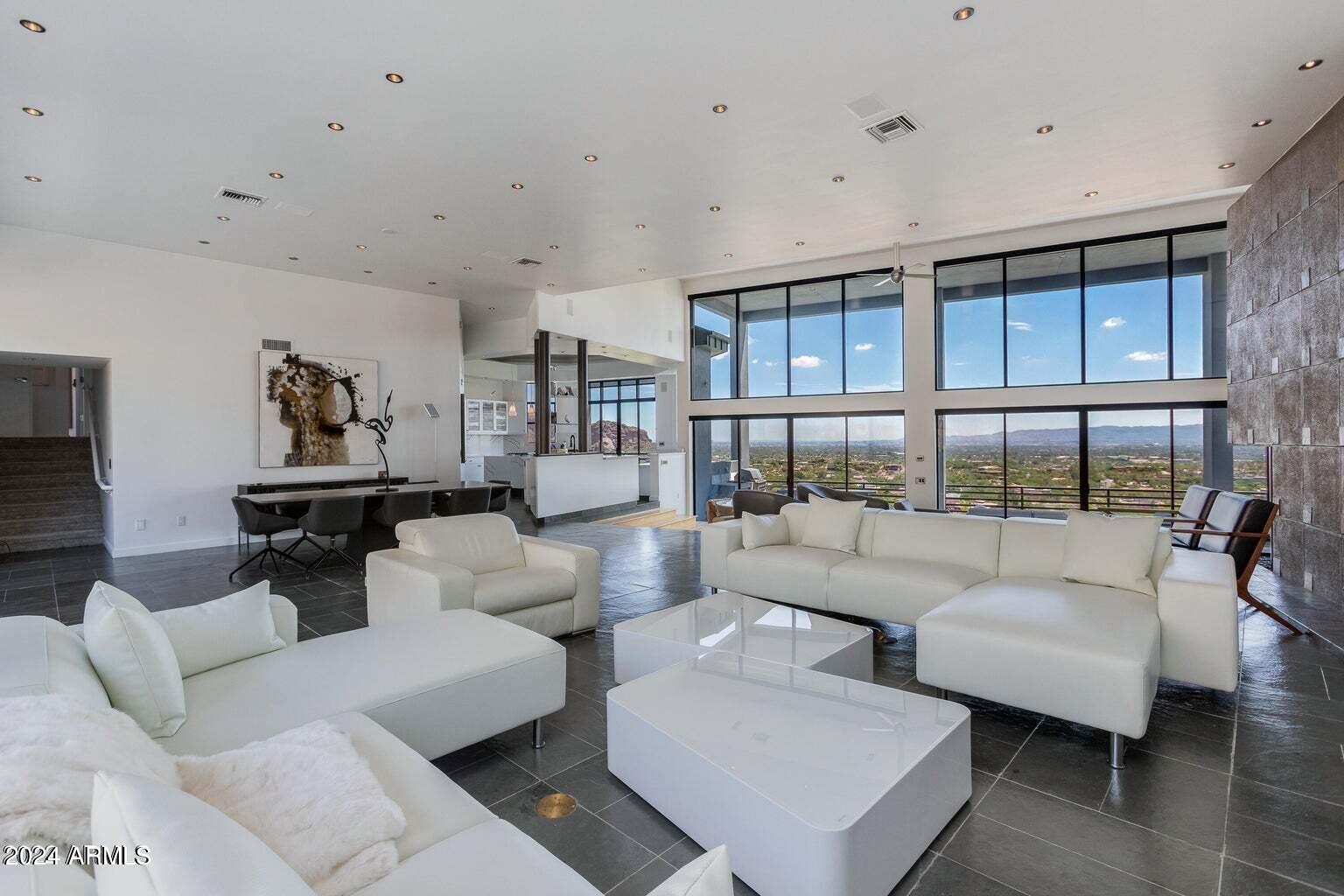 4228 E Highlands Drive