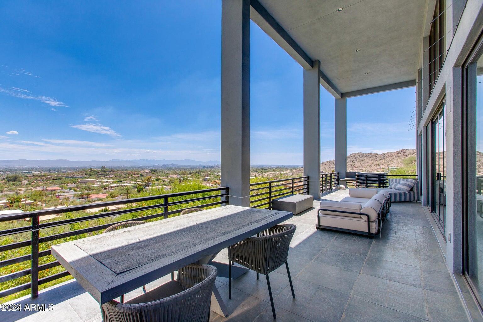 4228 E Highlands Drive