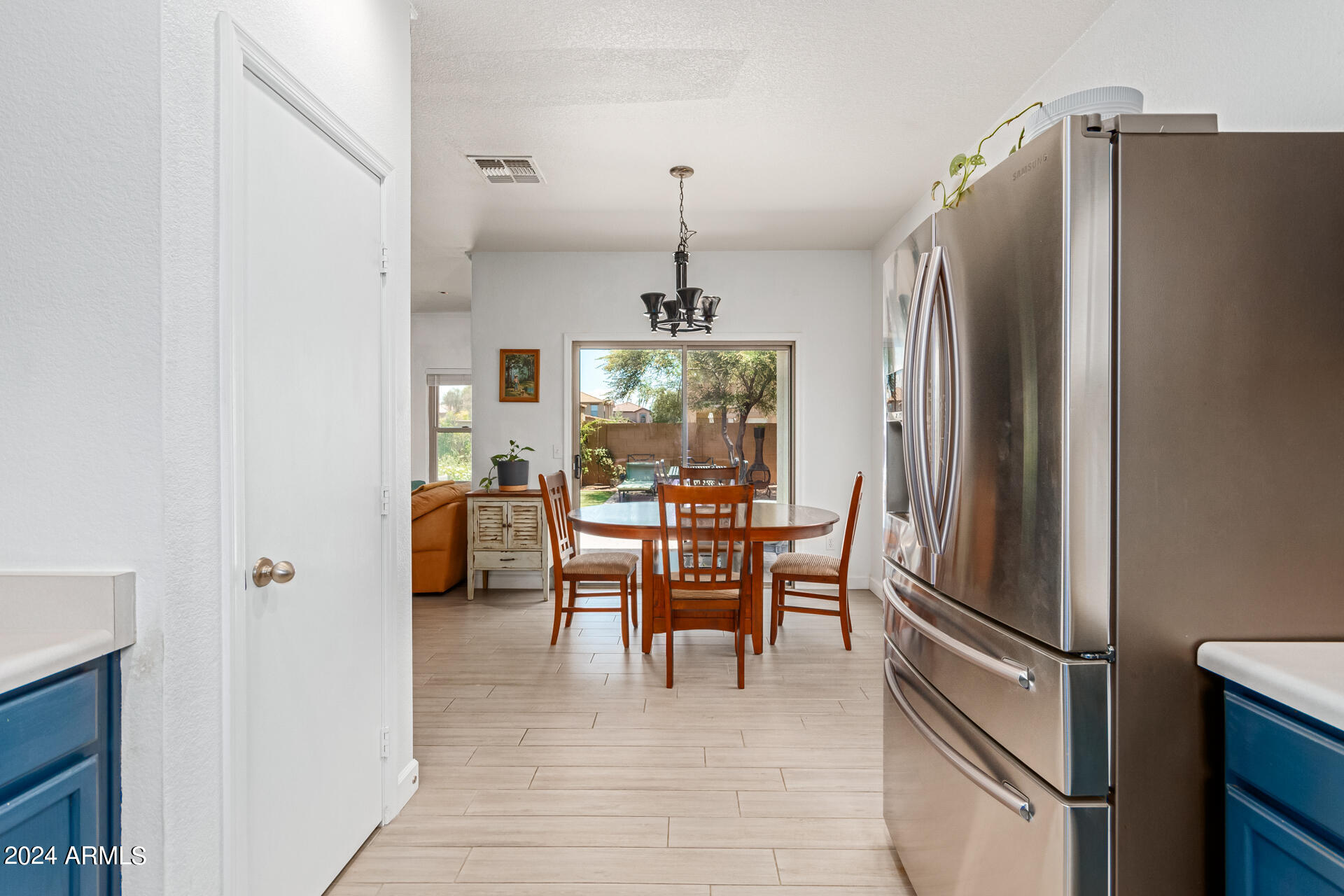 1105 E PARKVIEW Court