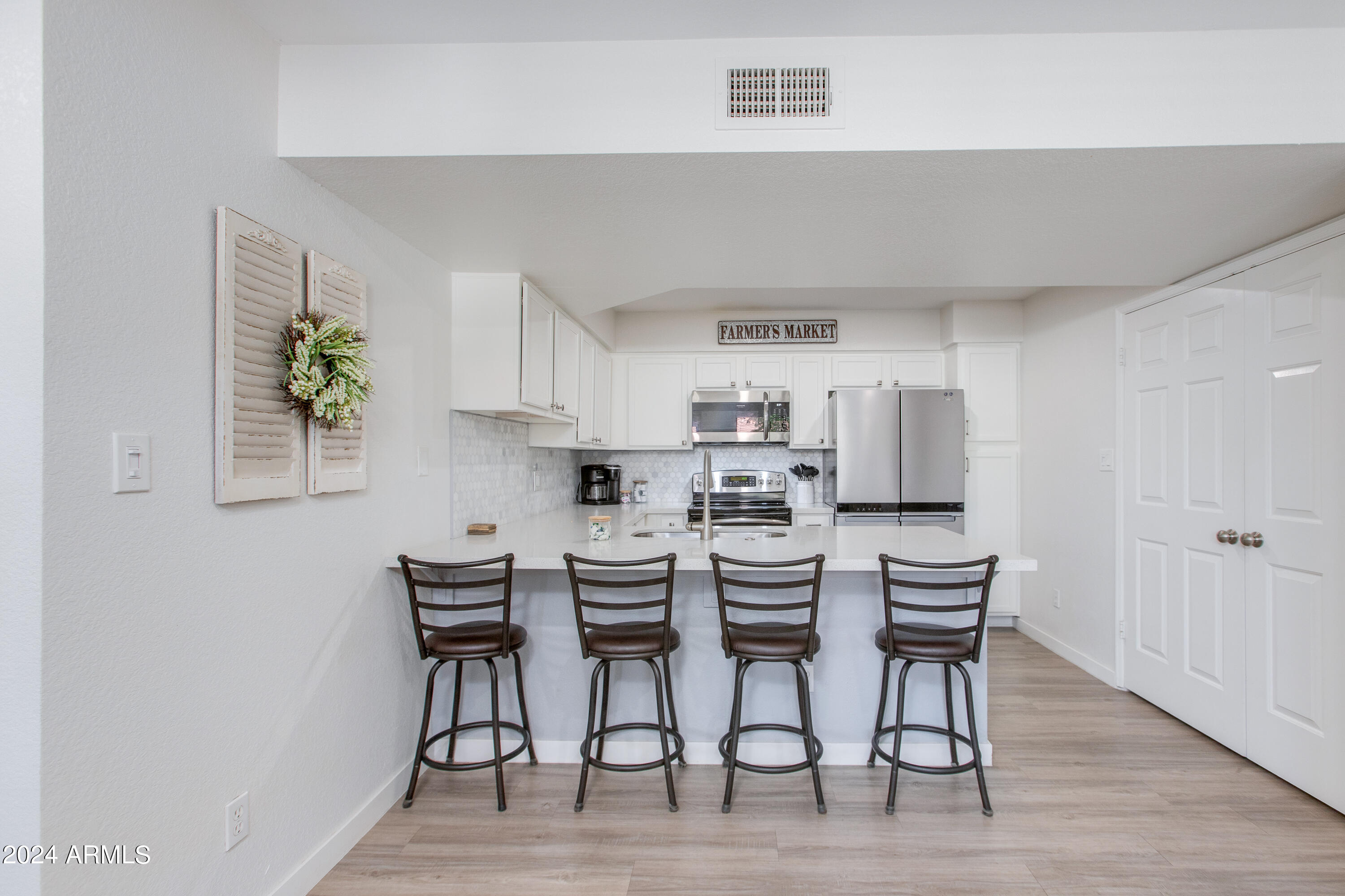 8787 E MOUNTAIN VIEW Road, 1083