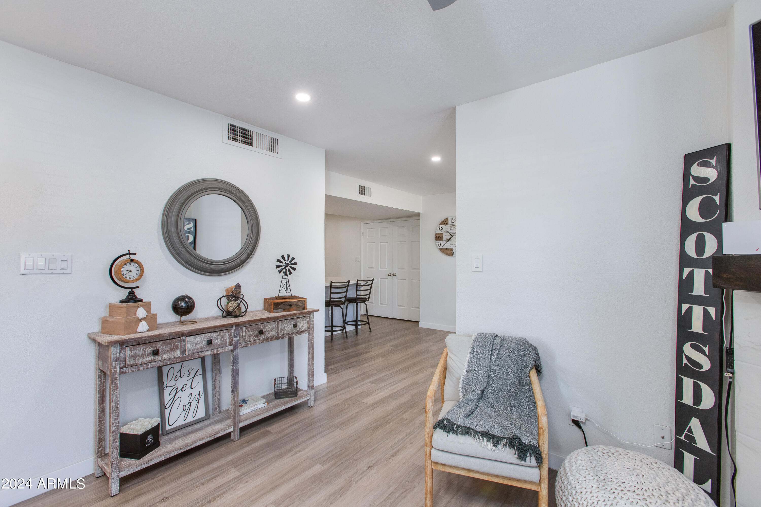 8787 E MOUNTAIN VIEW Road, 1083