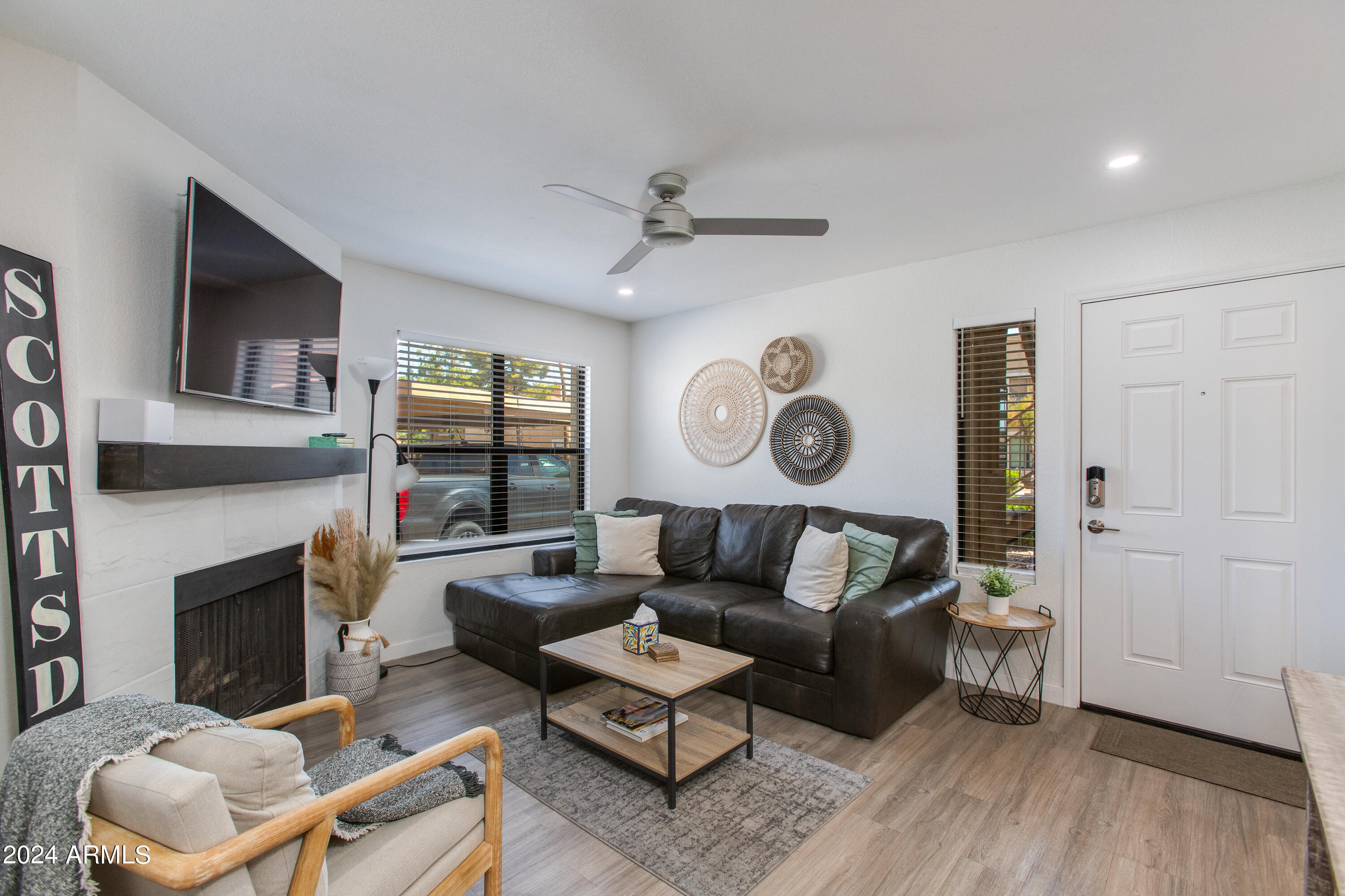 8787 E MOUNTAIN VIEW Road, 1083