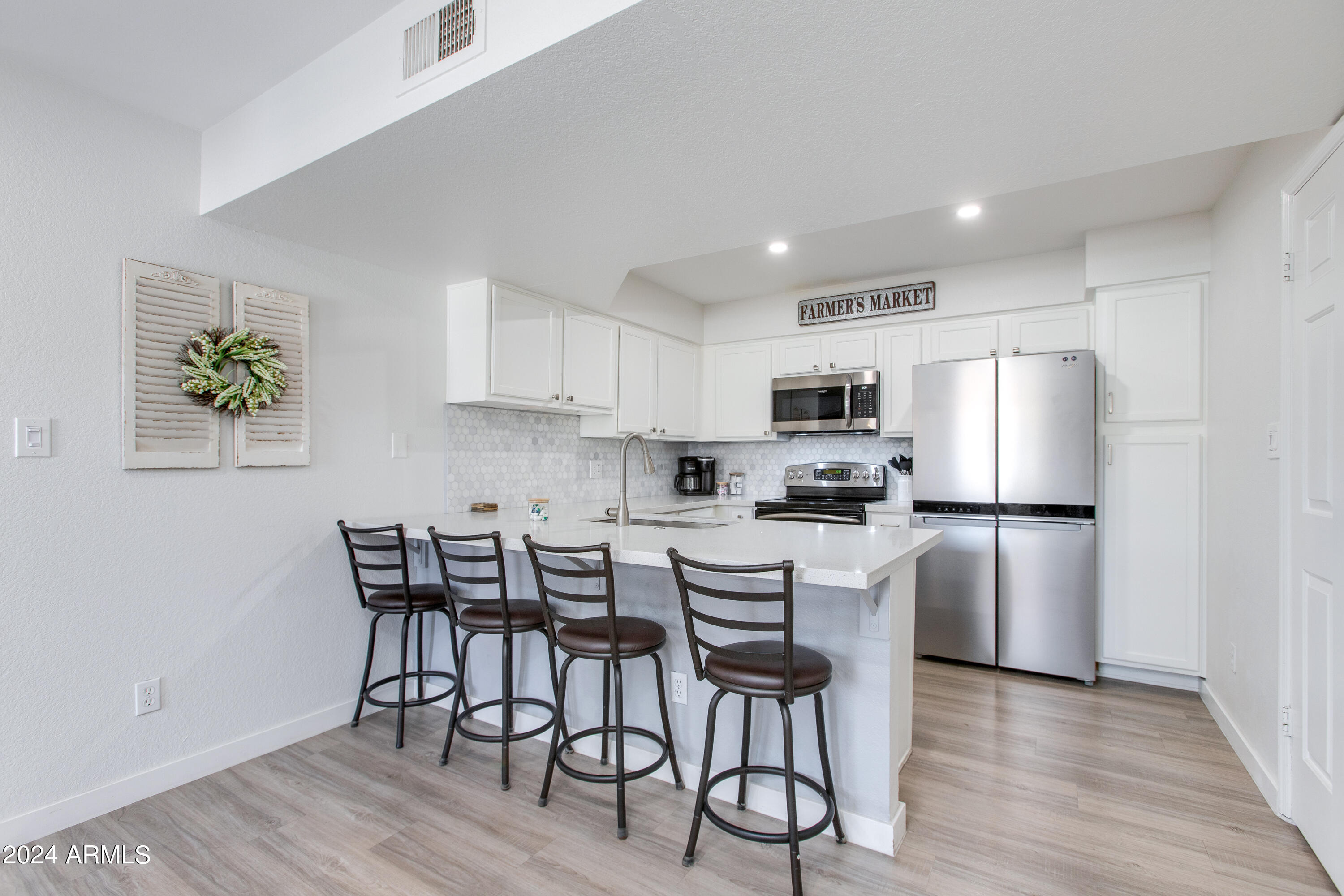 8787 E MOUNTAIN VIEW Road, 1083