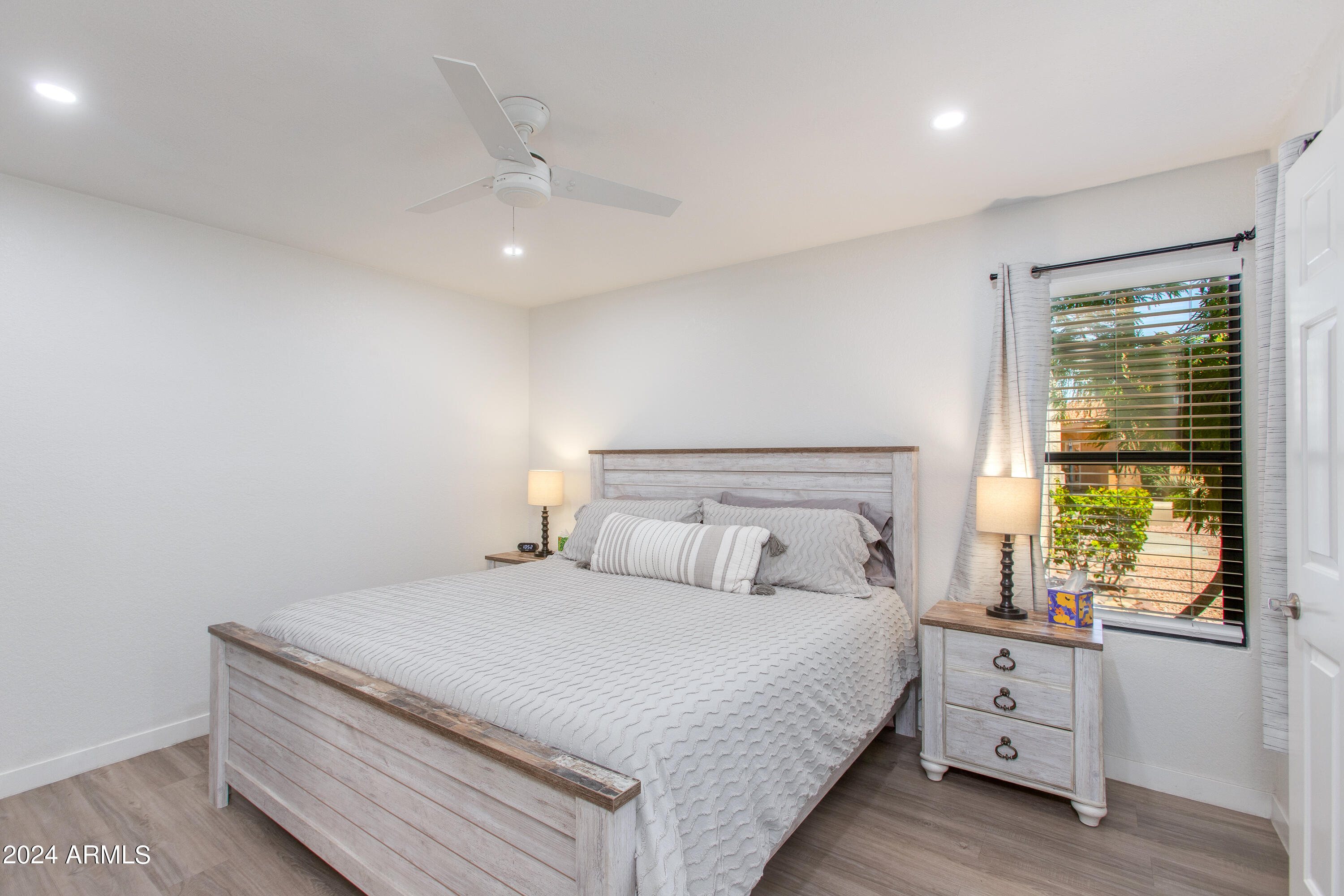 8787 E MOUNTAIN VIEW Road, 1083