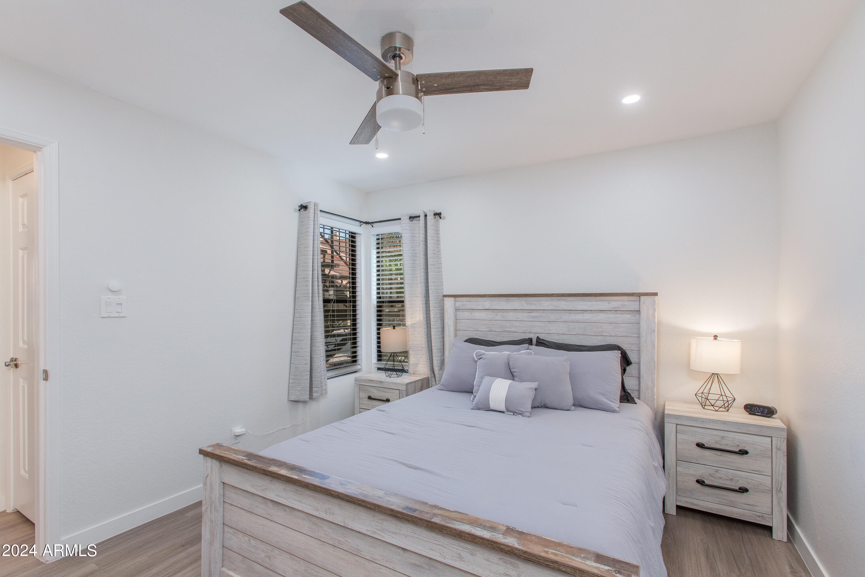 8787 E MOUNTAIN VIEW Road, 1083