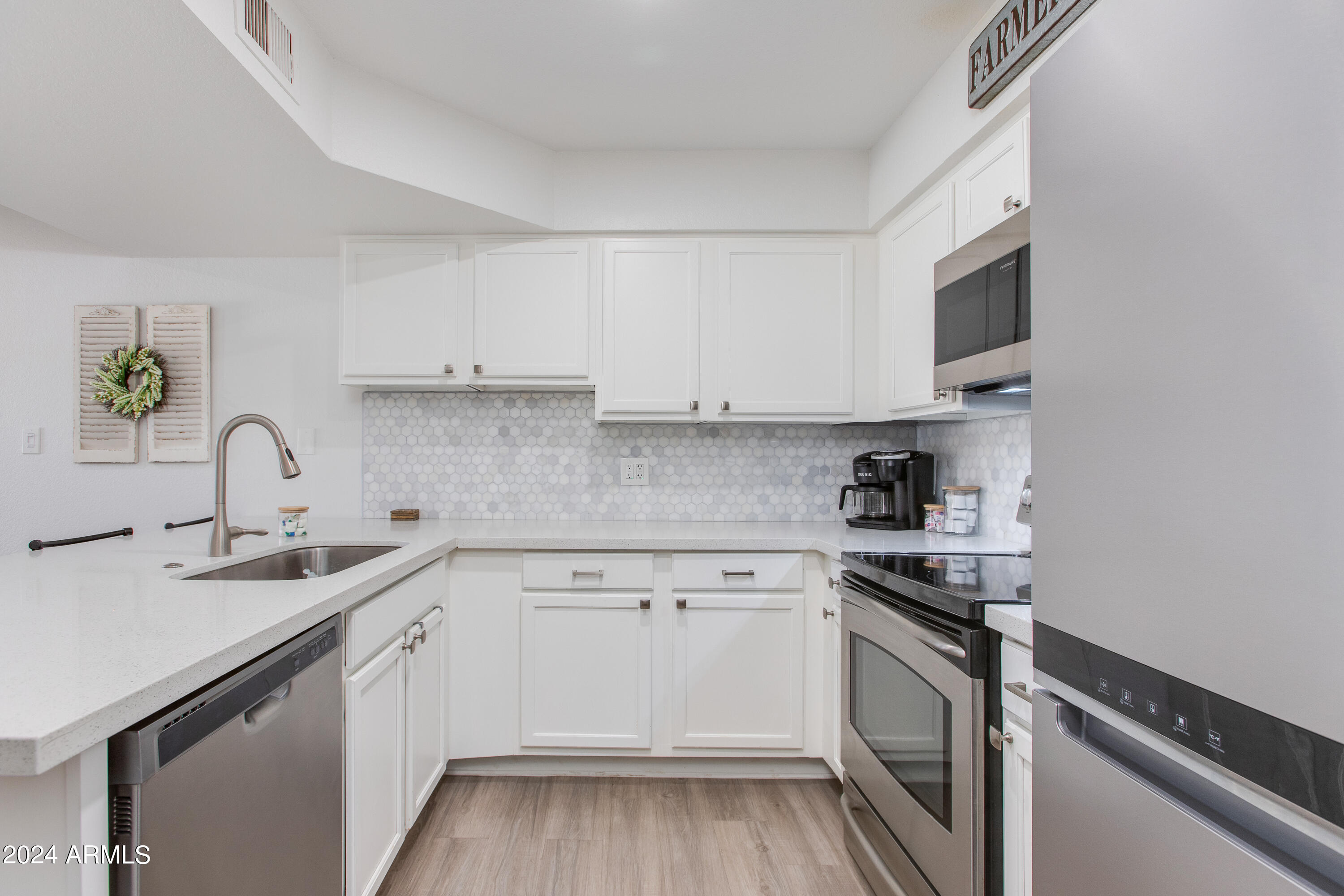 8787 E MOUNTAIN VIEW Road, 1083