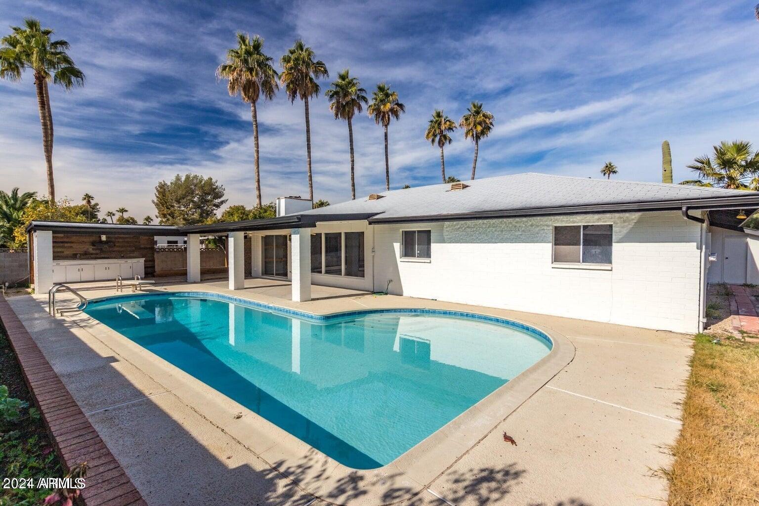 823 W PORT AU PRINCE Lane