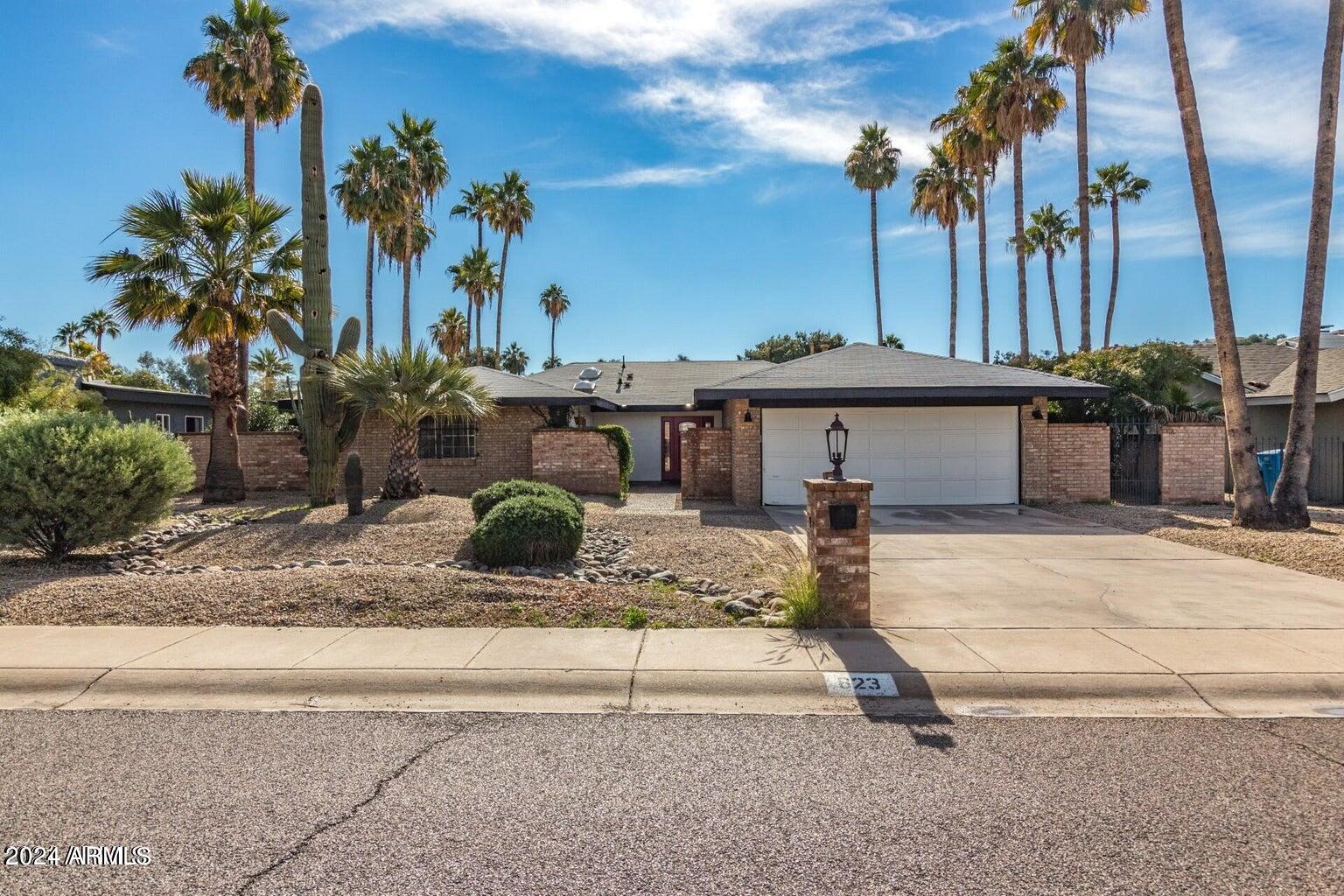 823 W PORT AU PRINCE Lane