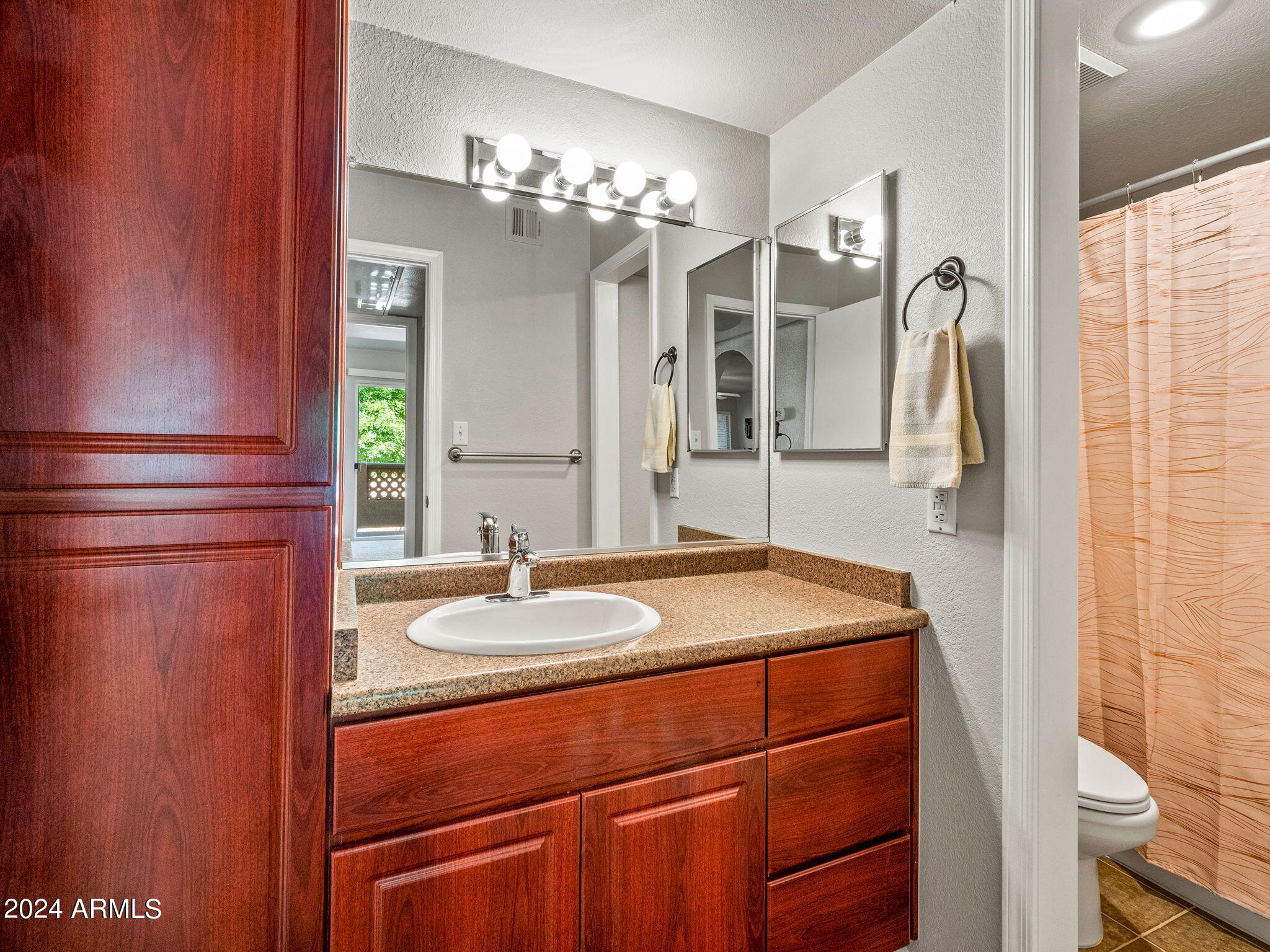 1880 E MORTEN Avenue, 114