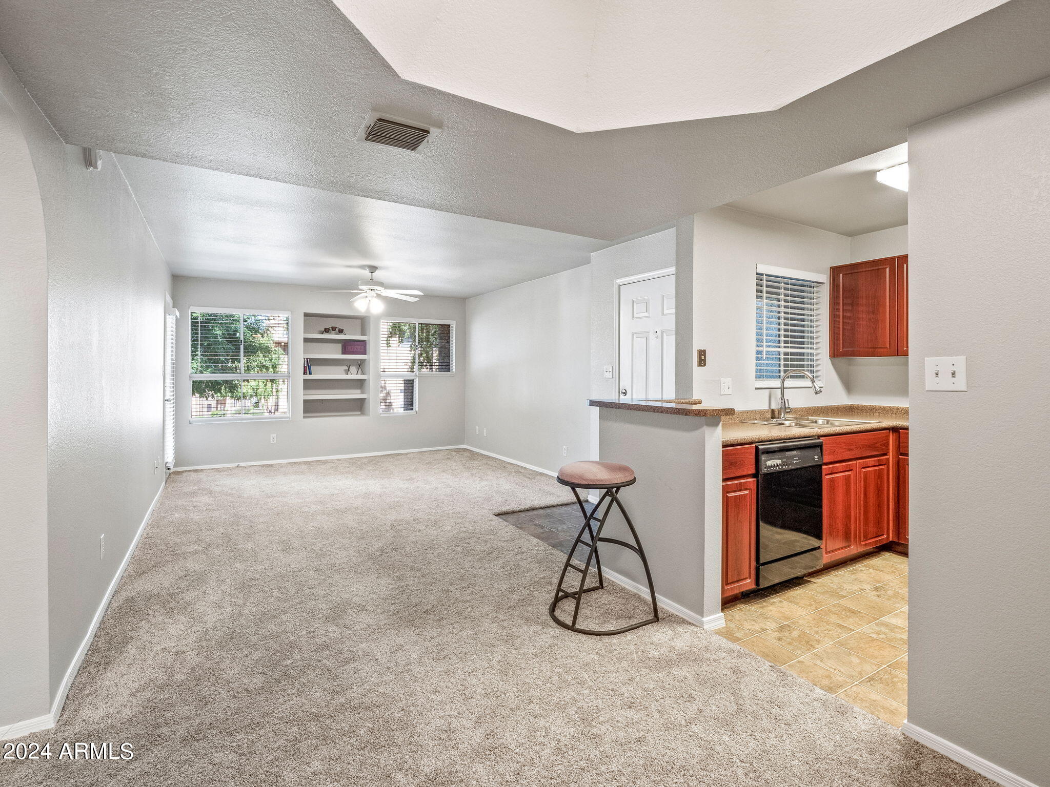 1880 E MORTEN Avenue, 114