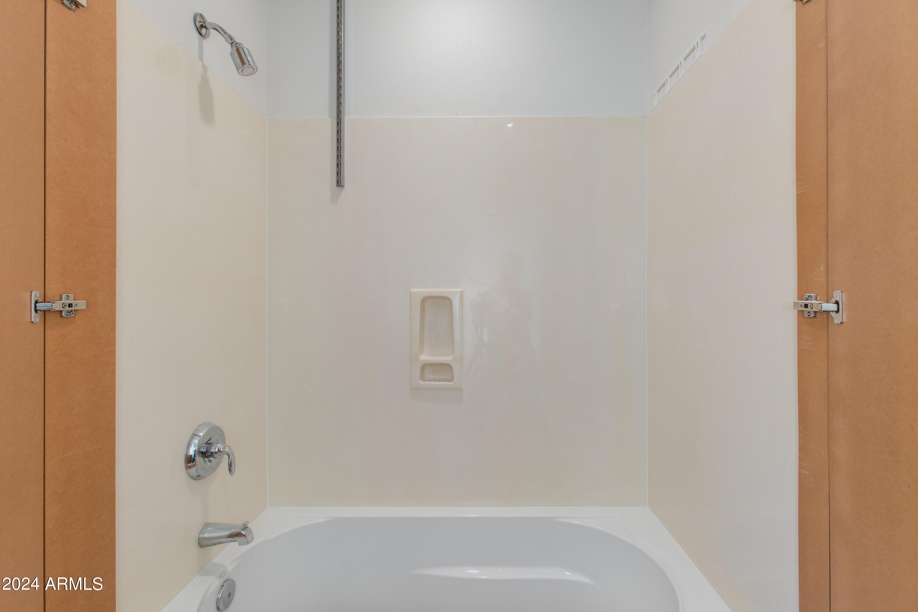 1 E LEXINGTON Avenue, 604
