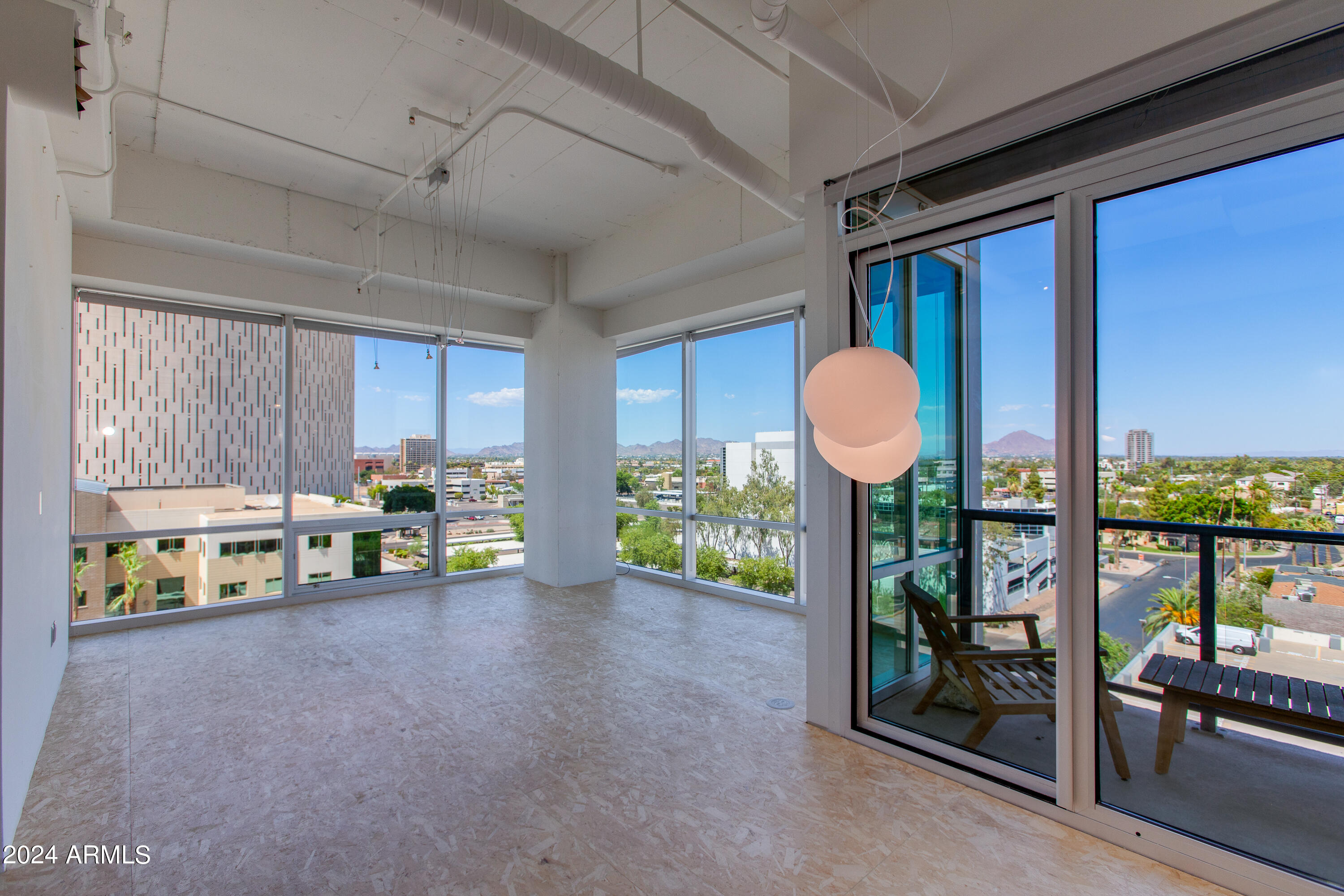 1 E LEXINGTON Avenue, 604