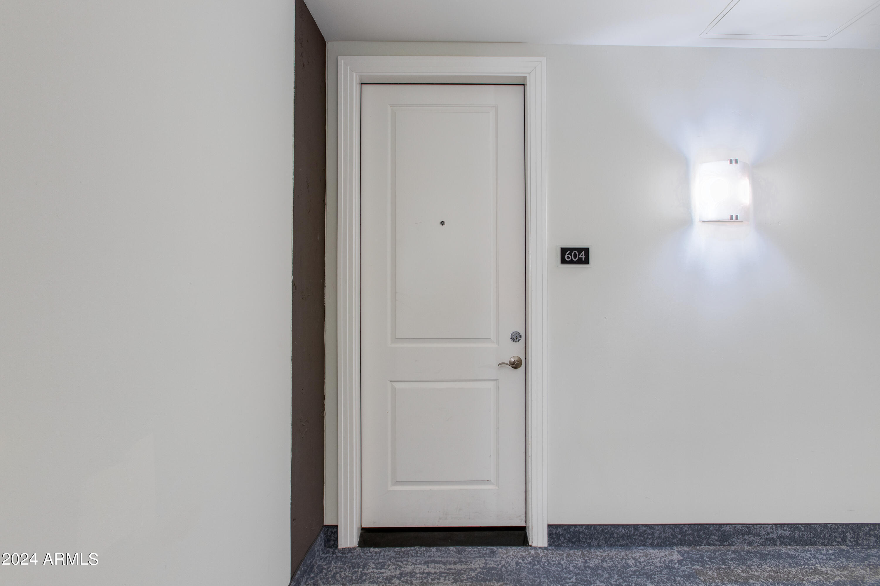 1 E LEXINGTON Avenue, 604