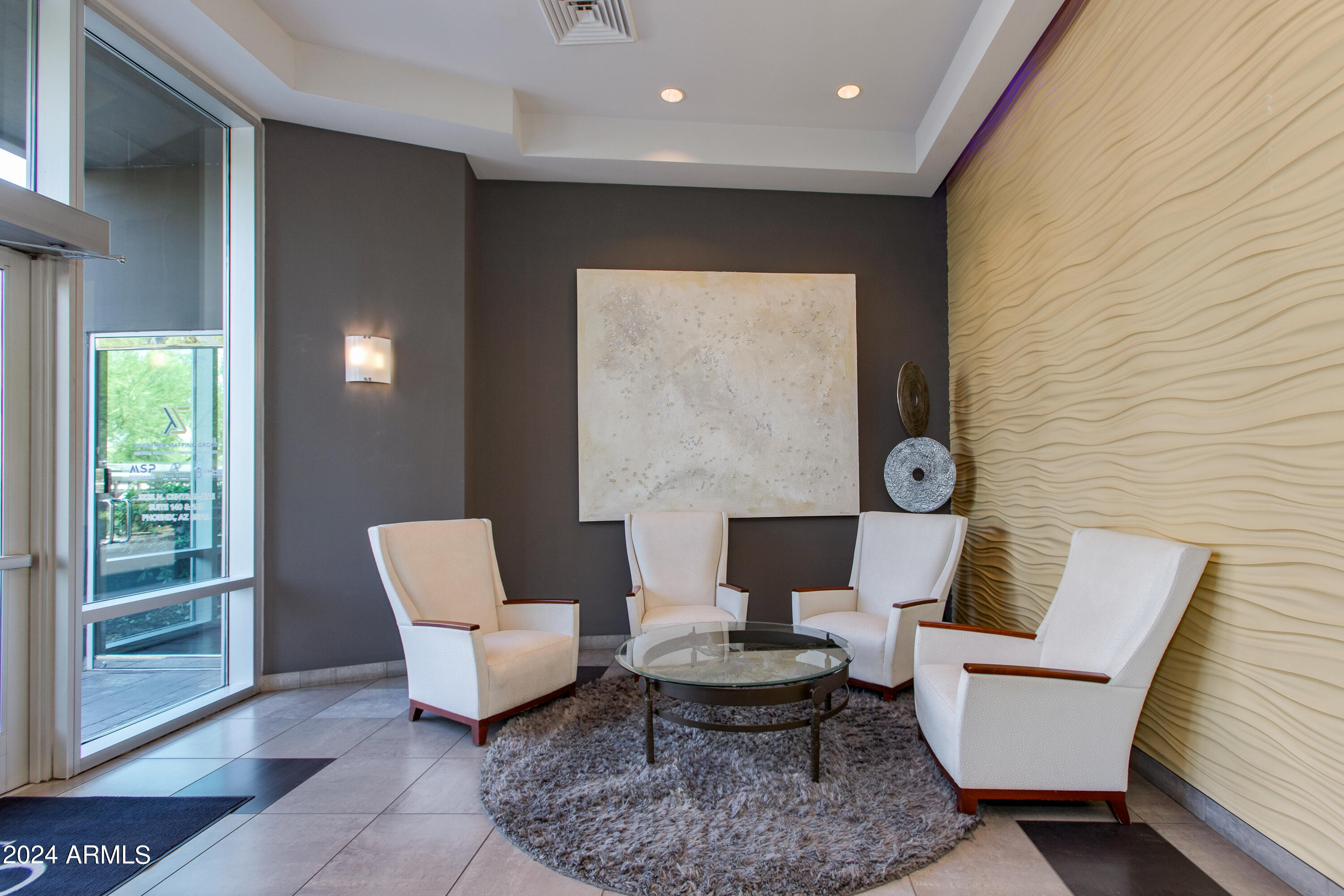 1 E LEXINGTON Avenue, 604