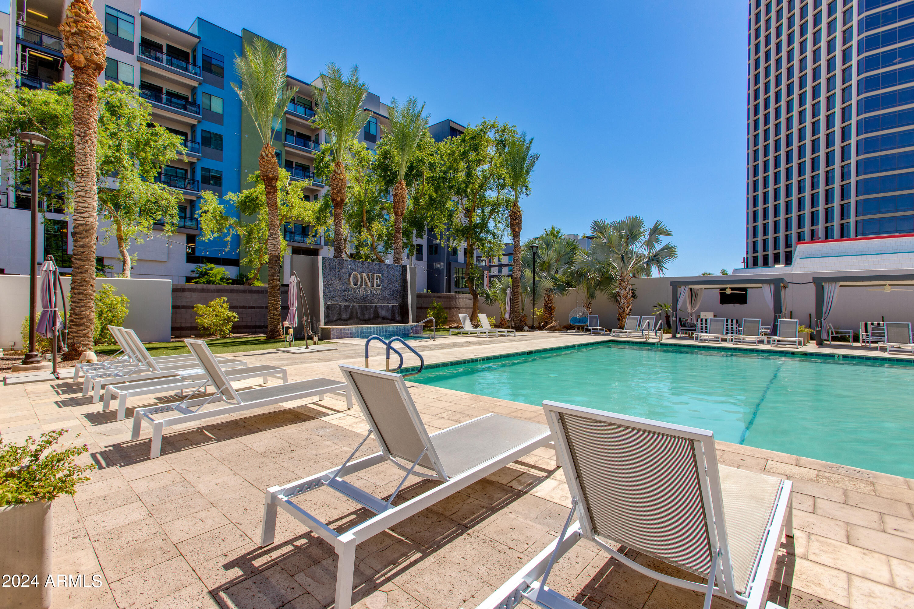 1 E LEXINGTON Avenue, 604