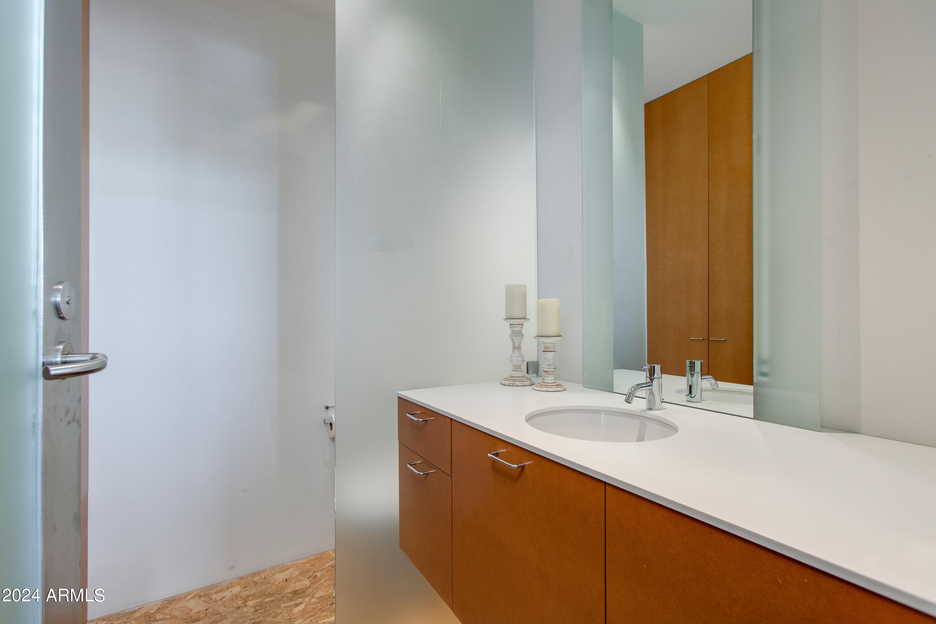 1 E LEXINGTON Avenue, 604