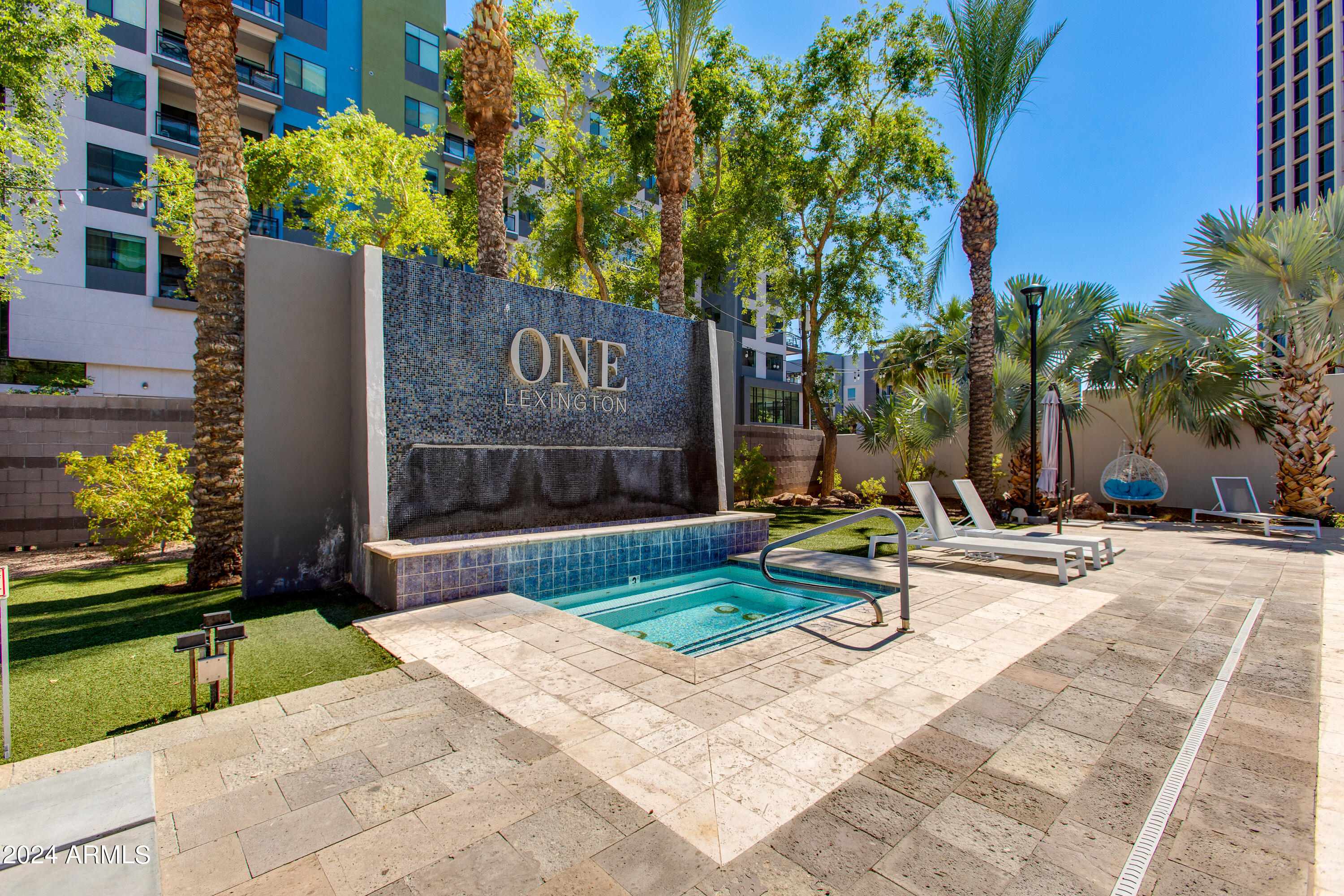 1 E LEXINGTON Avenue, 604