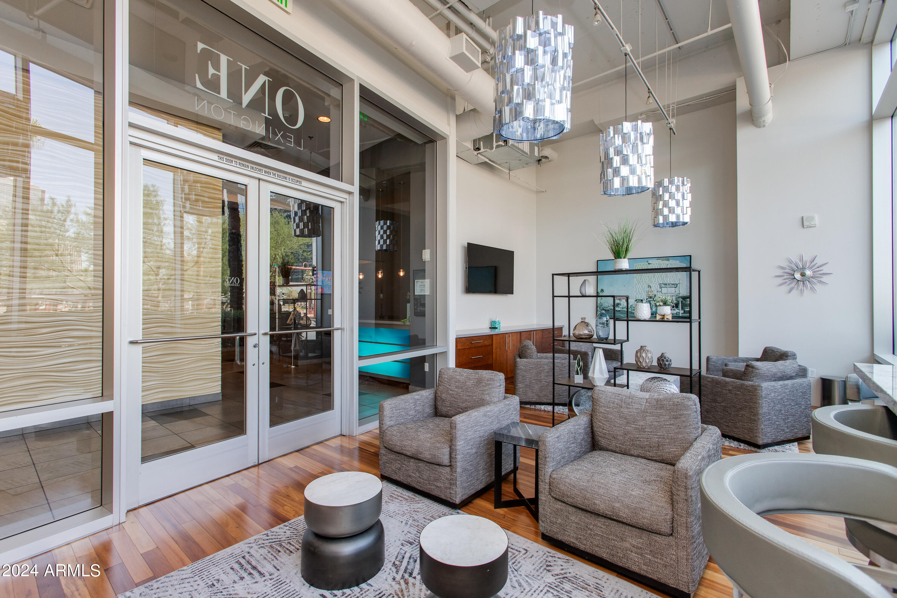 1 E LEXINGTON Avenue, 604