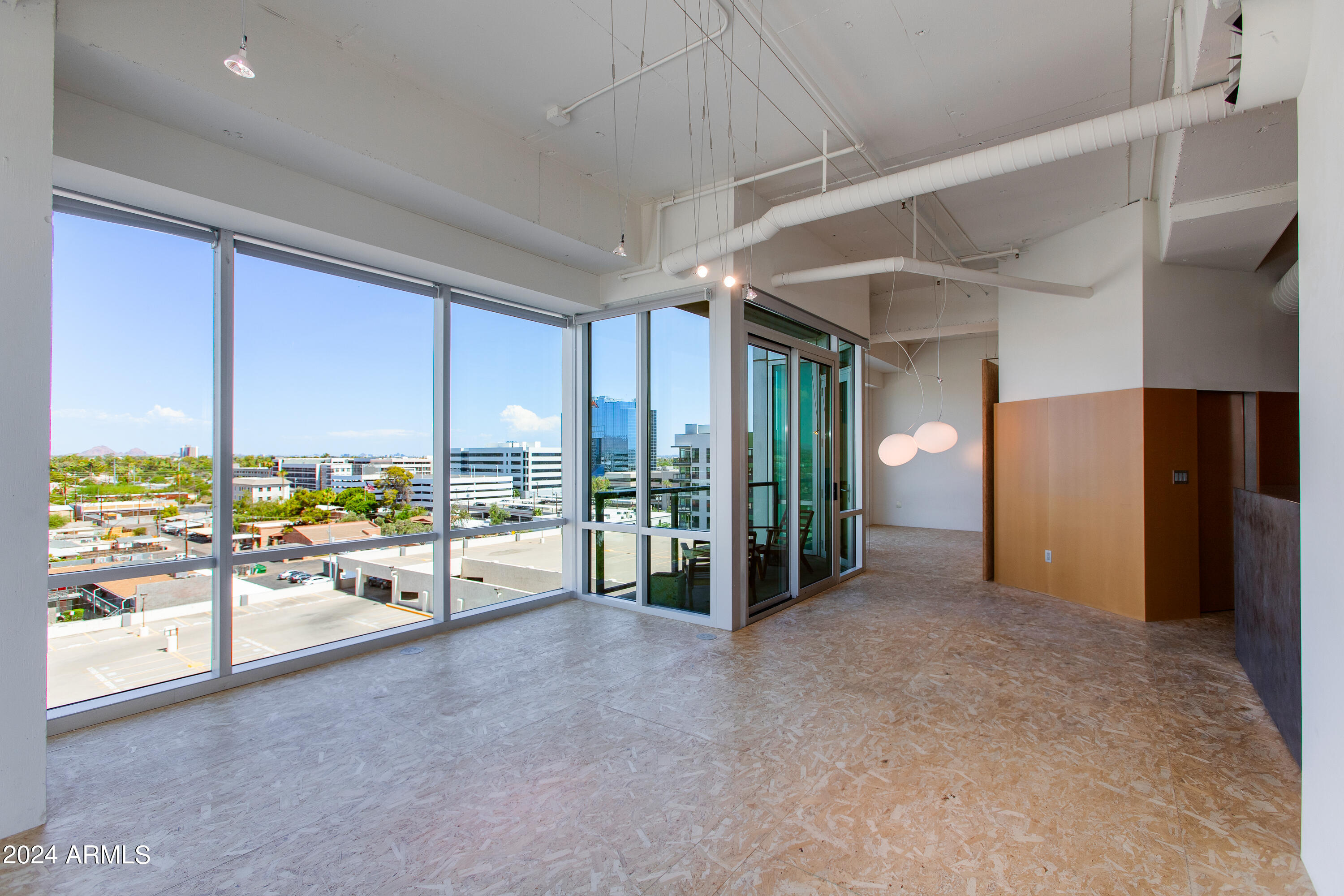 1 E LEXINGTON Avenue, 604