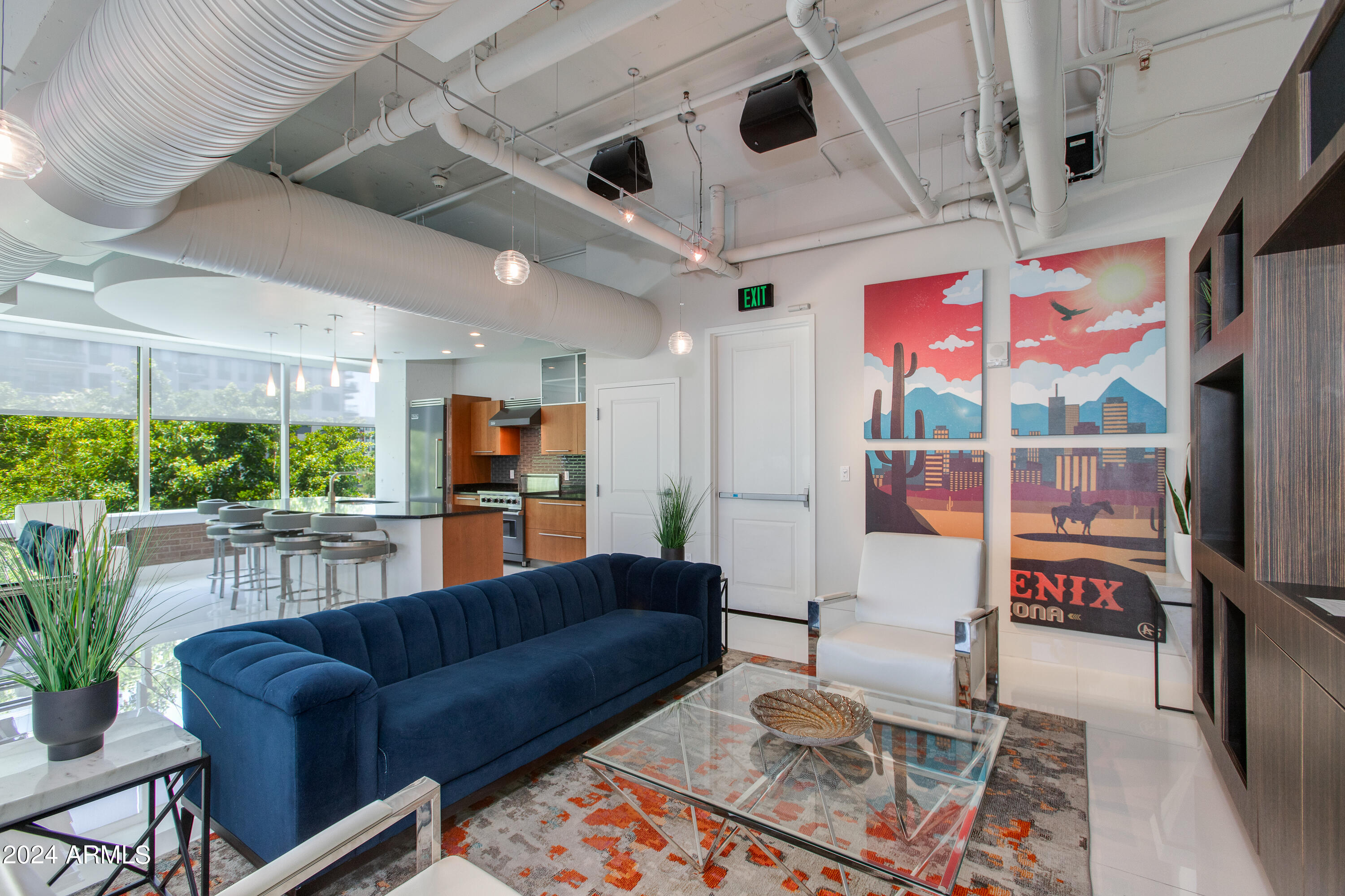 1 E LEXINGTON Avenue, 604