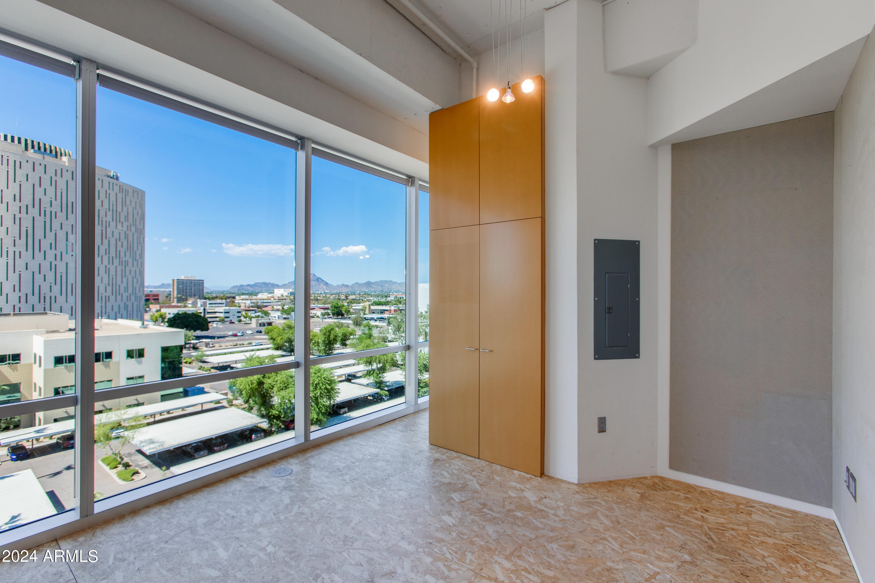 1 E LEXINGTON Avenue, 604