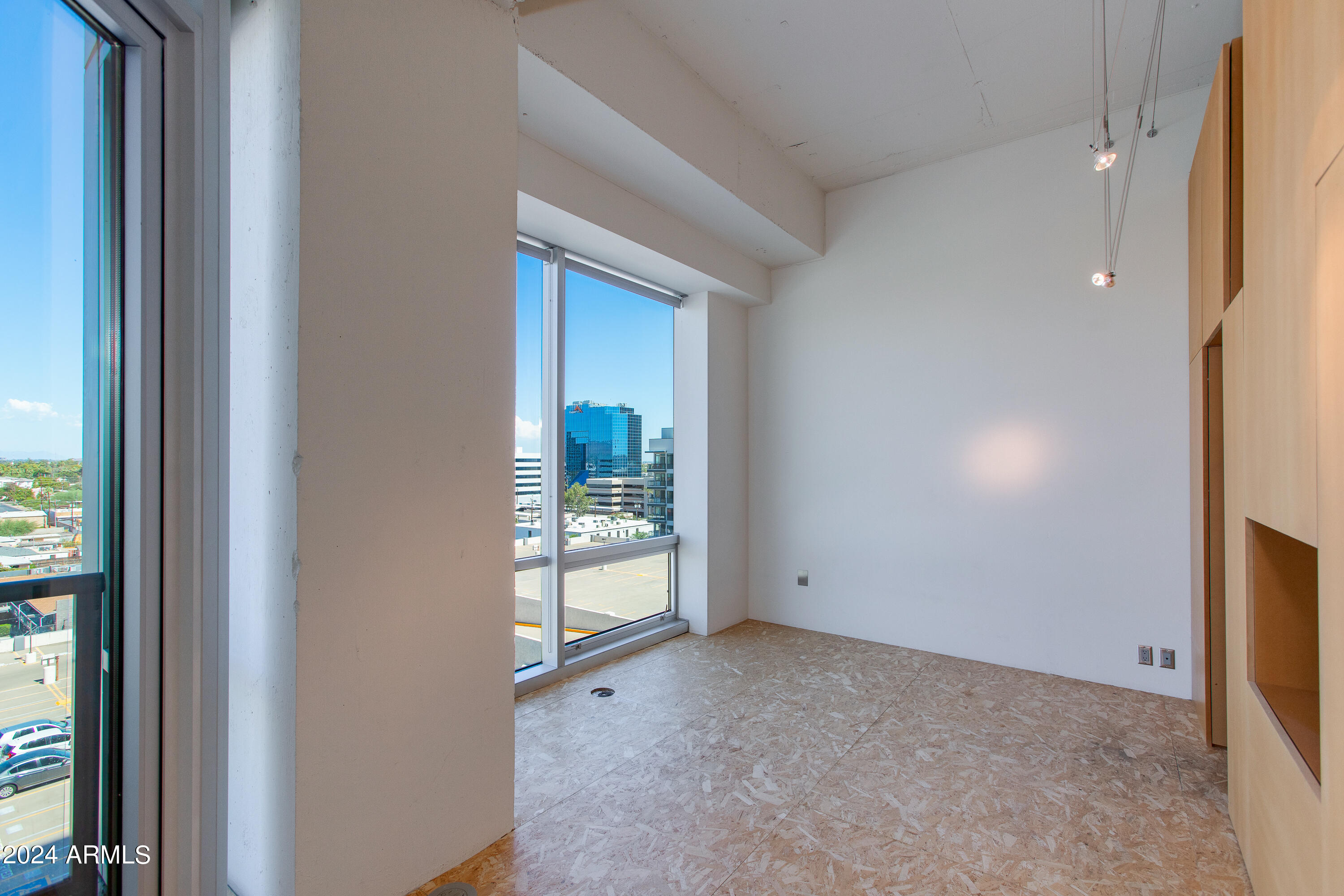 1 E LEXINGTON Avenue, 604