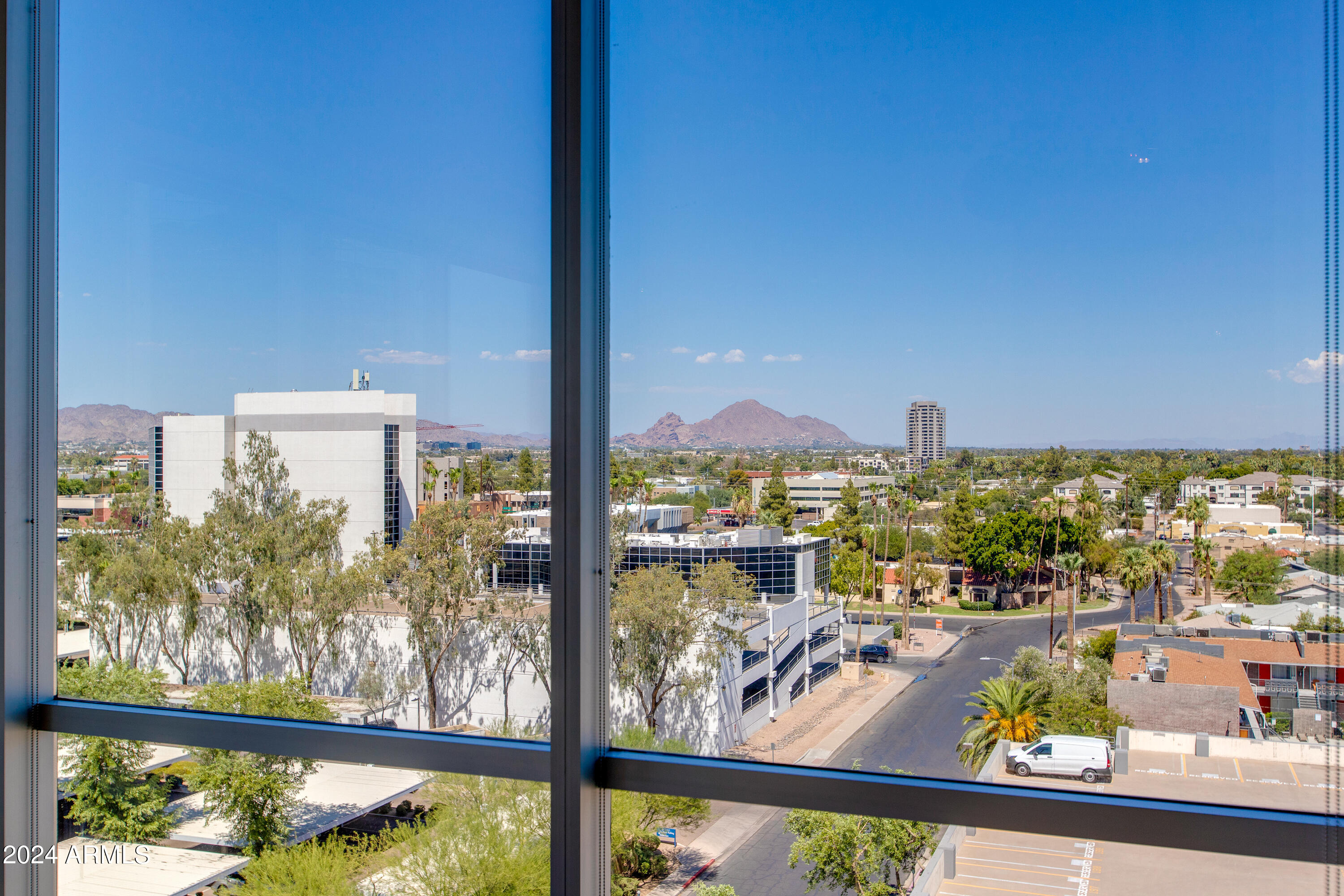 1 E LEXINGTON Avenue, 604