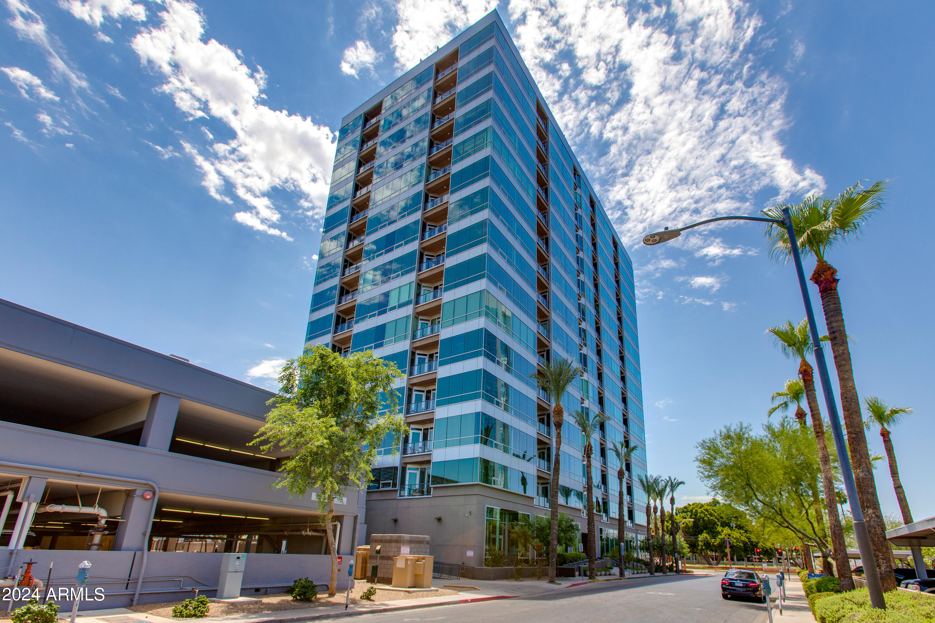 1 E LEXINGTON Avenue, 604