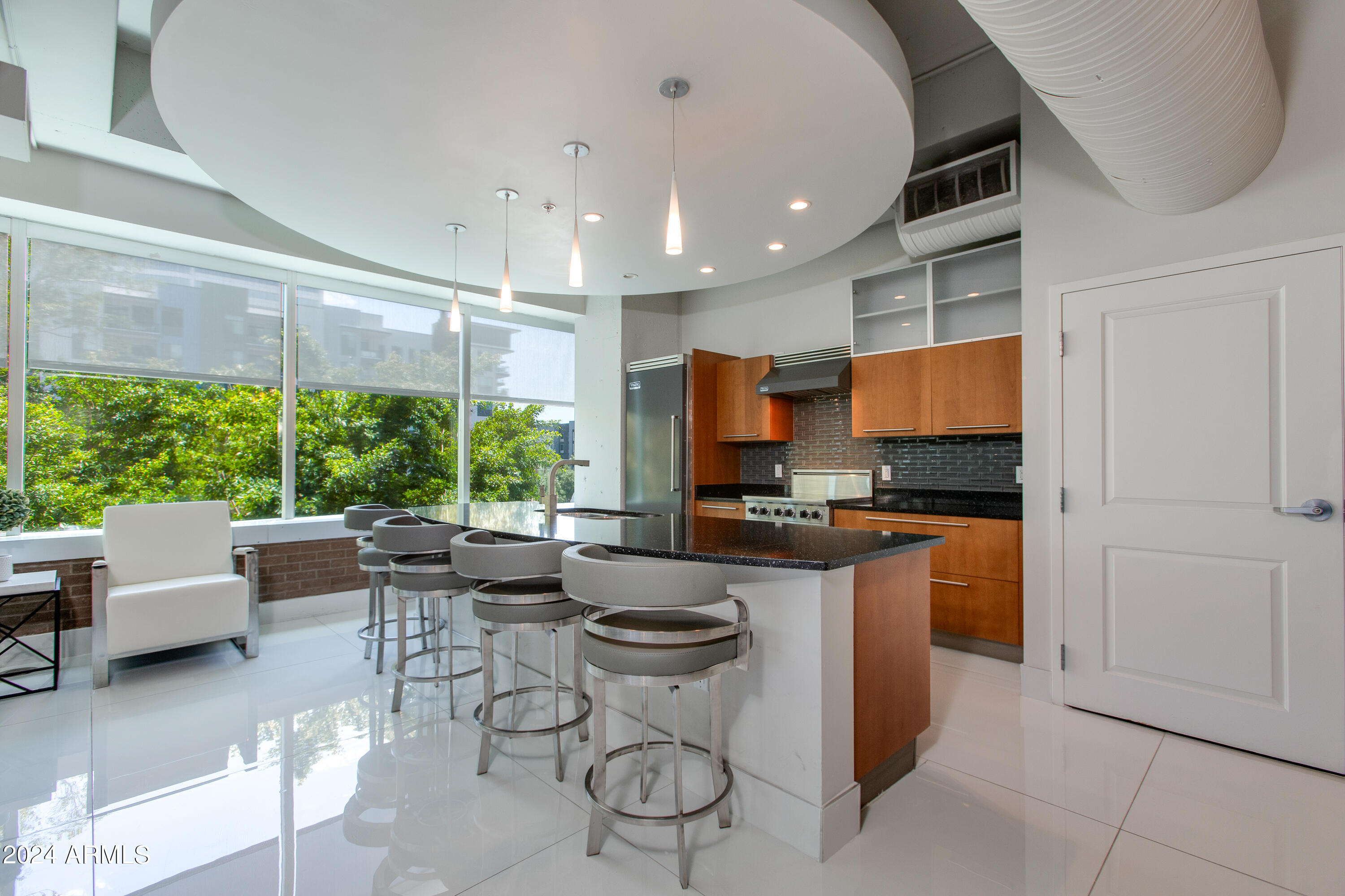 1 E LEXINGTON Avenue, 604