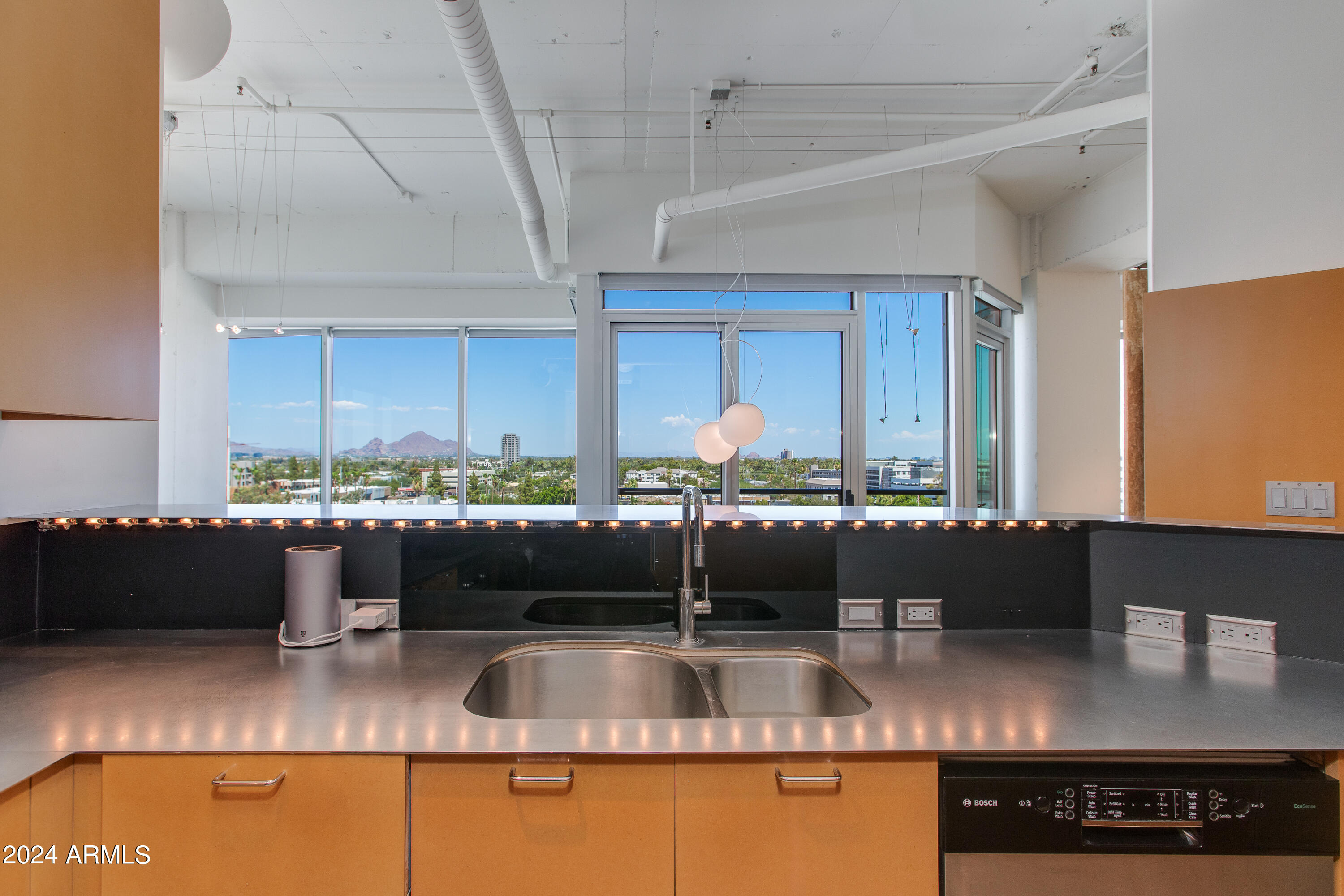 1 E LEXINGTON Avenue, 604