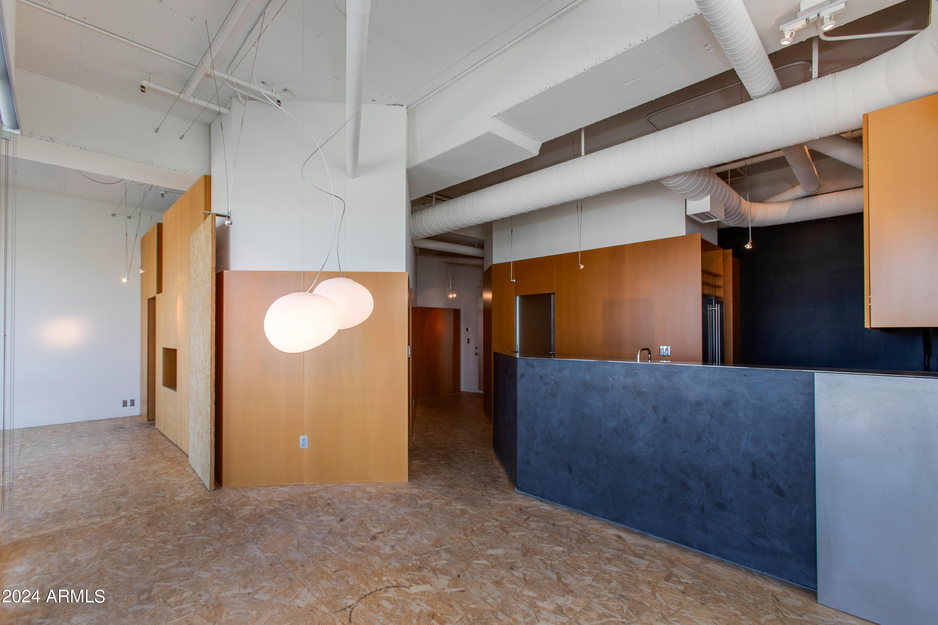 1 E LEXINGTON Avenue, 604